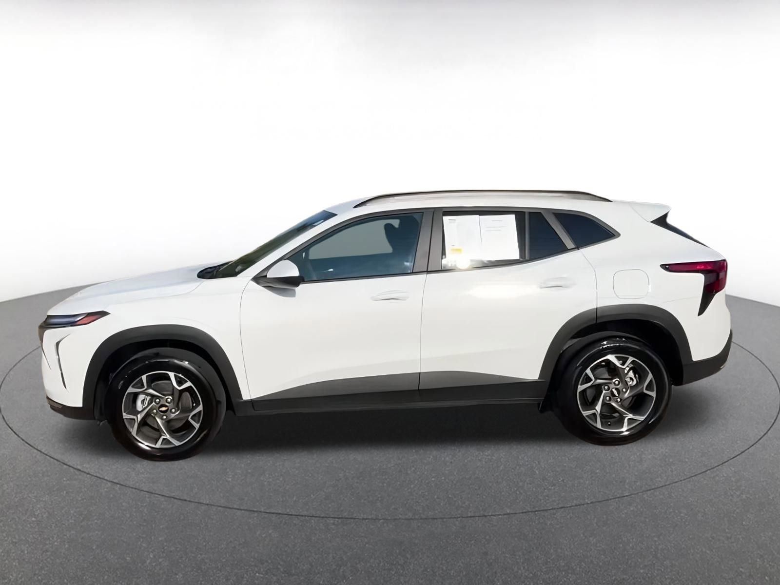 Thumbnail: 2025 Chevrolet Trax - 9