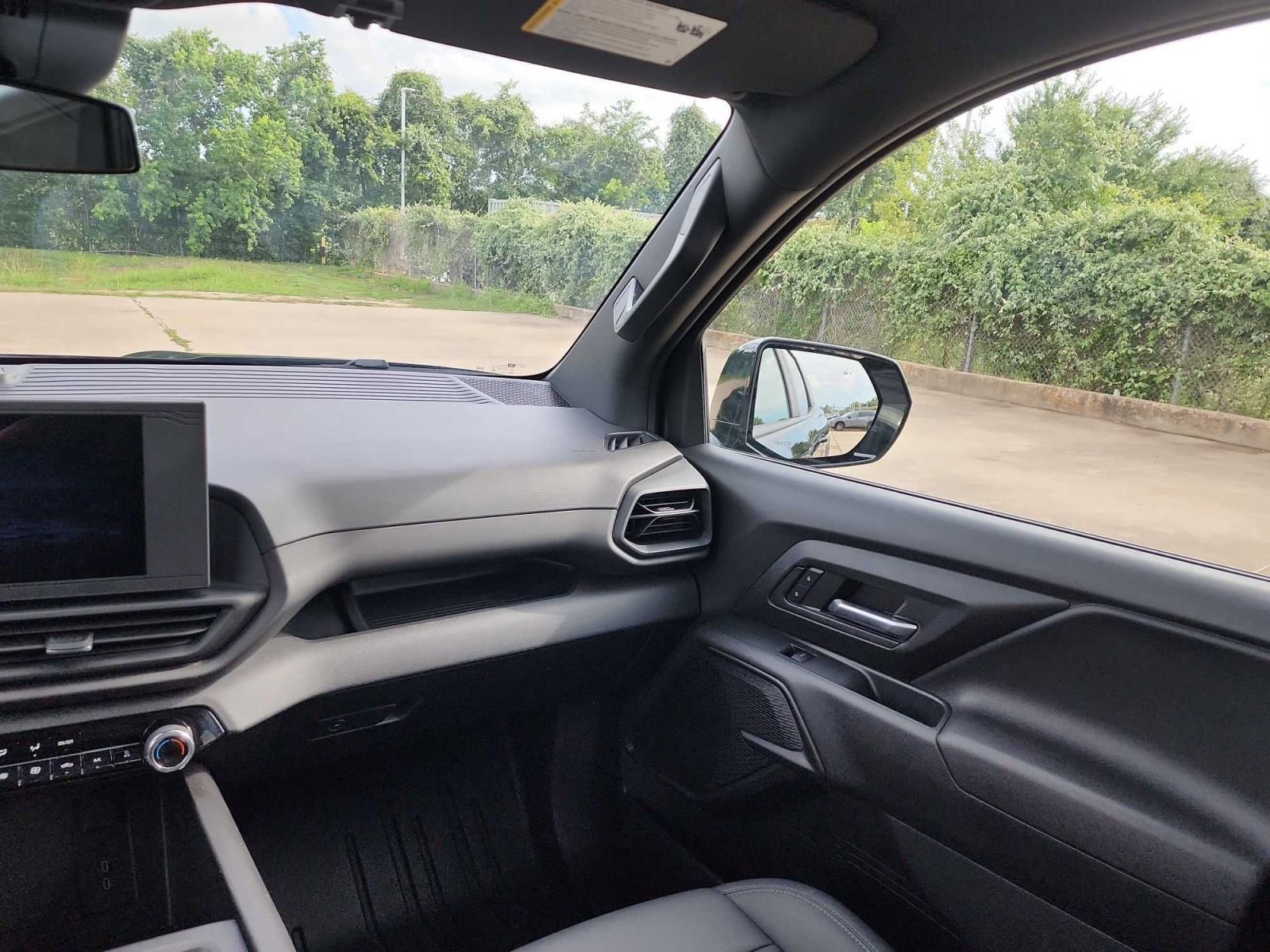 Thumbnail: 2024 Chevrolet Silverado EV - 22