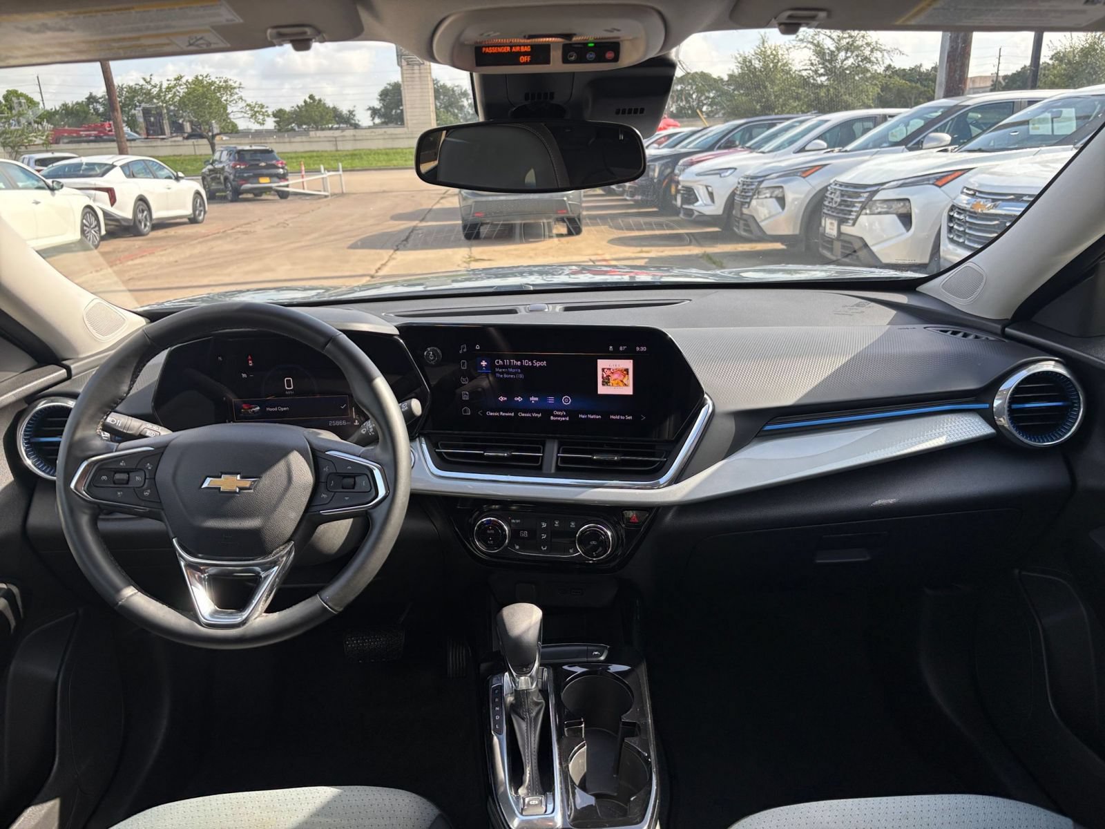 Thumbnail: 2025 Chevrolet Trax - 32