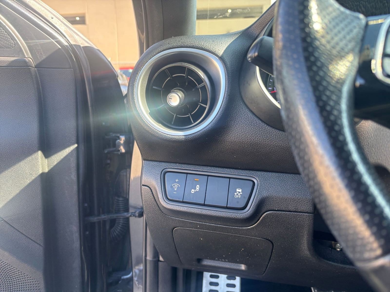 Thumbnail: 2023 Kia Forte - 34