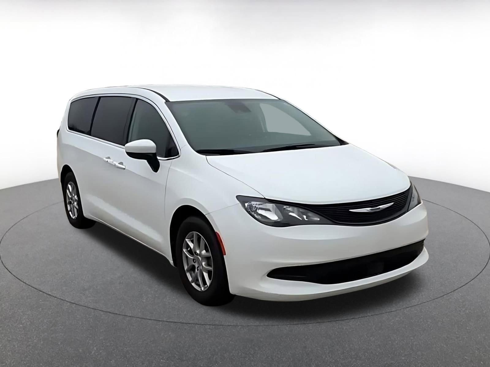 Thumbnail: 2023 Chrysler Voyager - 3