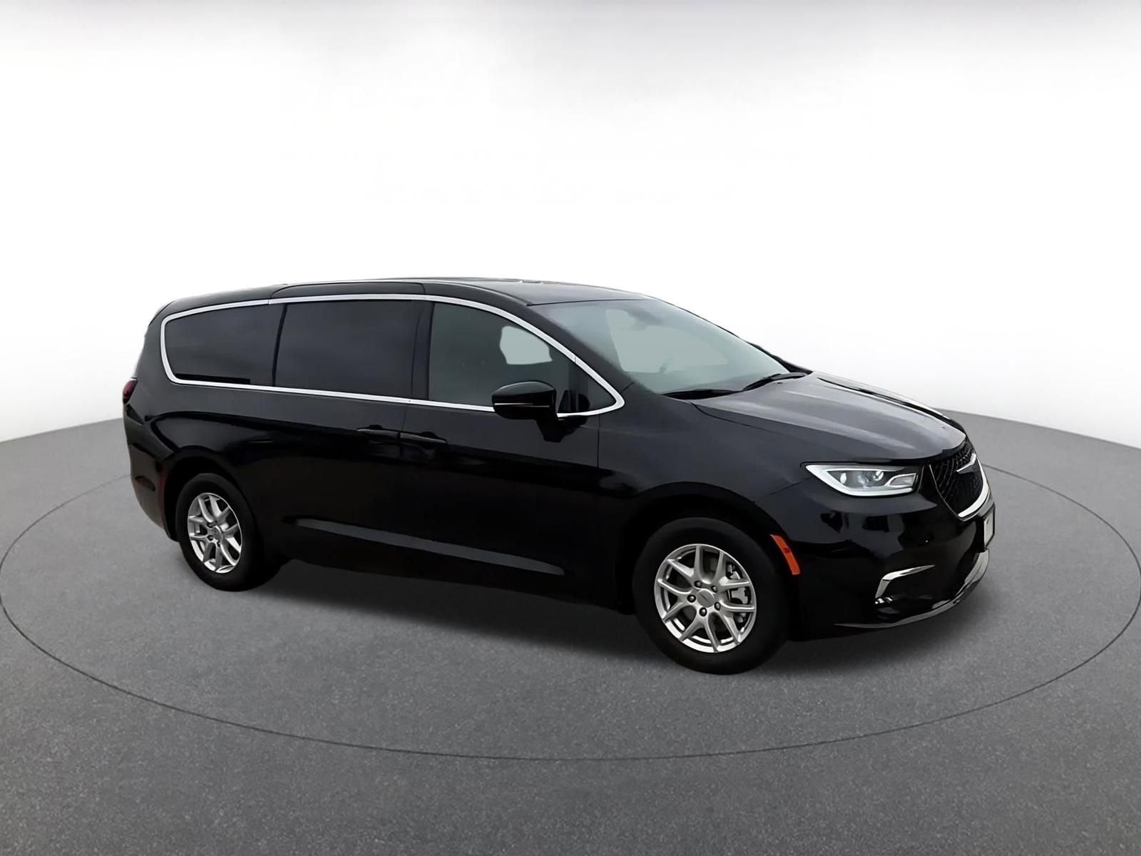 Thumbnail: 2025 Chrysler Pacifica - 2