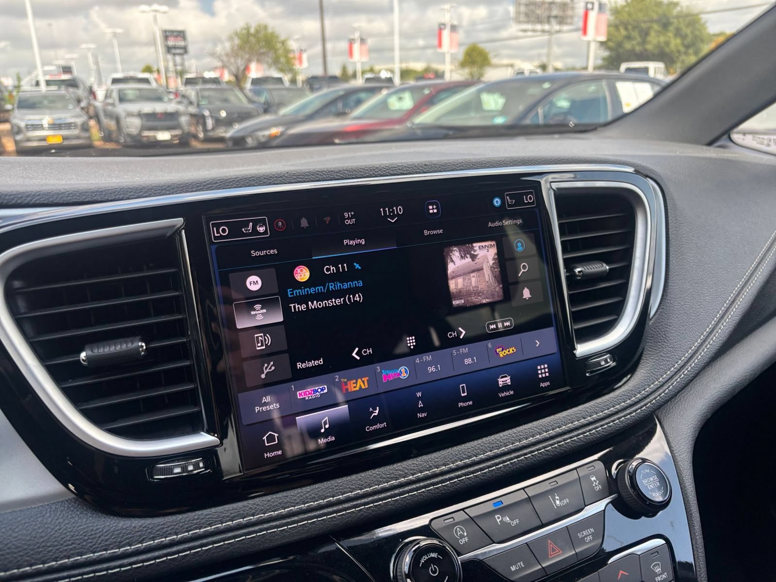 Thumbnail: 2025 Chrysler Pacifica - 19