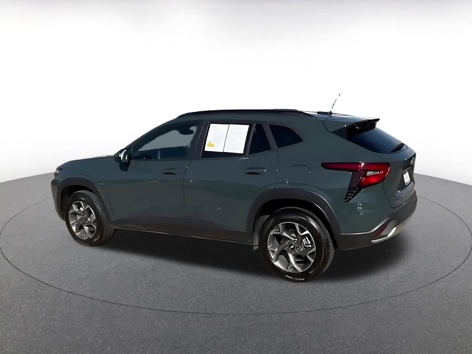 Thumbnail: 2025 Chevrolet Trax - 10