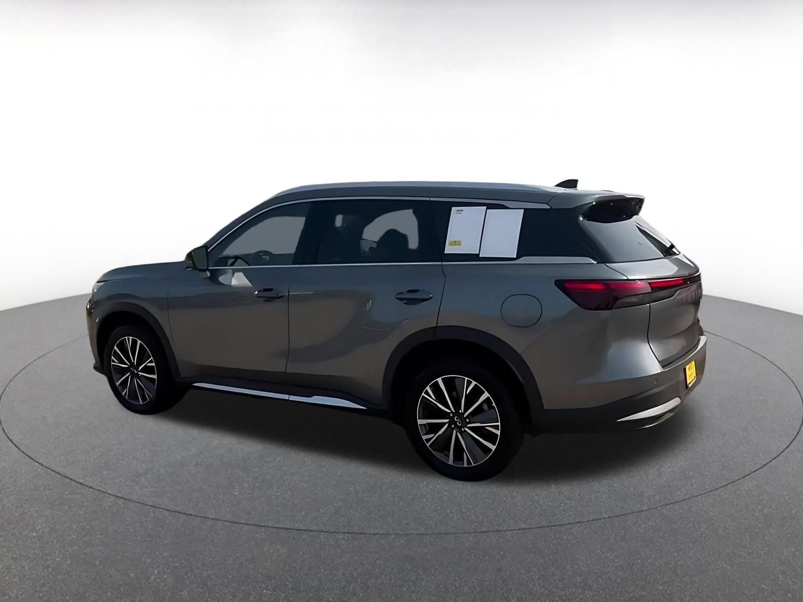 Thumbnail: 2026 INFINITI QX60 - 10