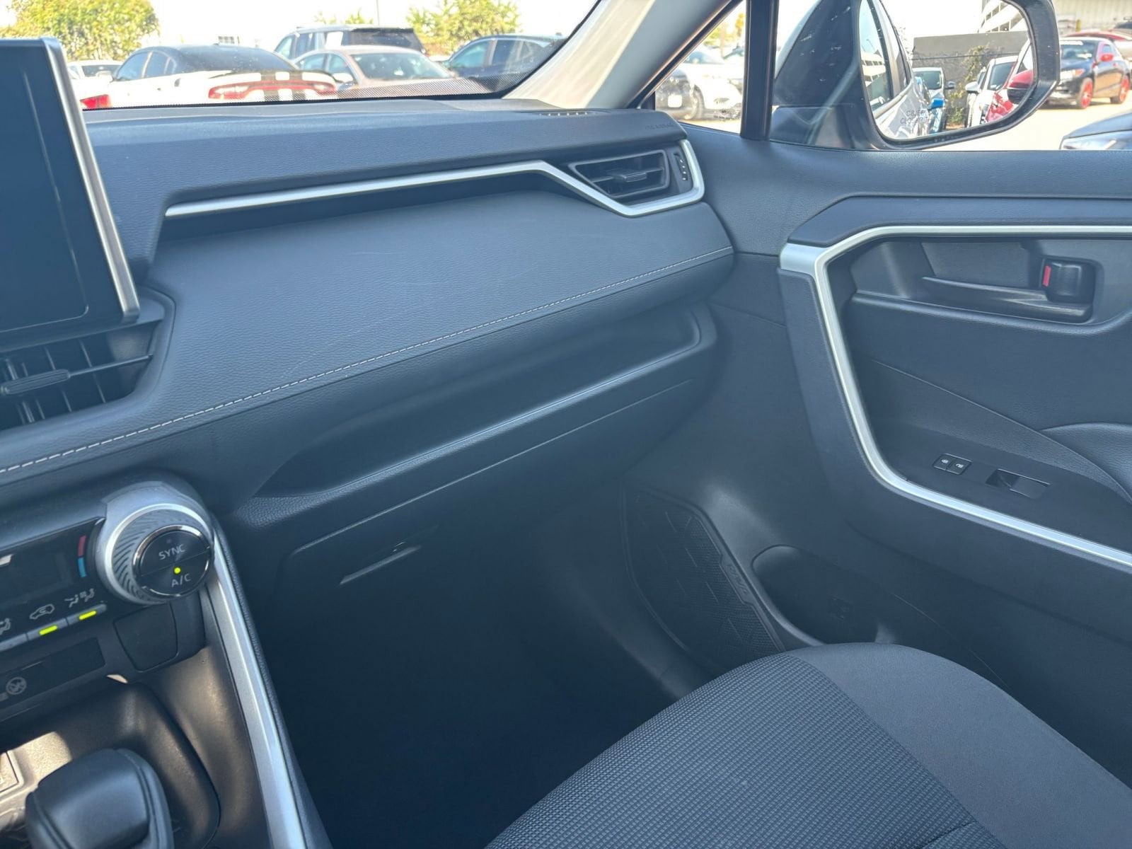 Thumbnail: 2025 Toyota RAV4 - 34