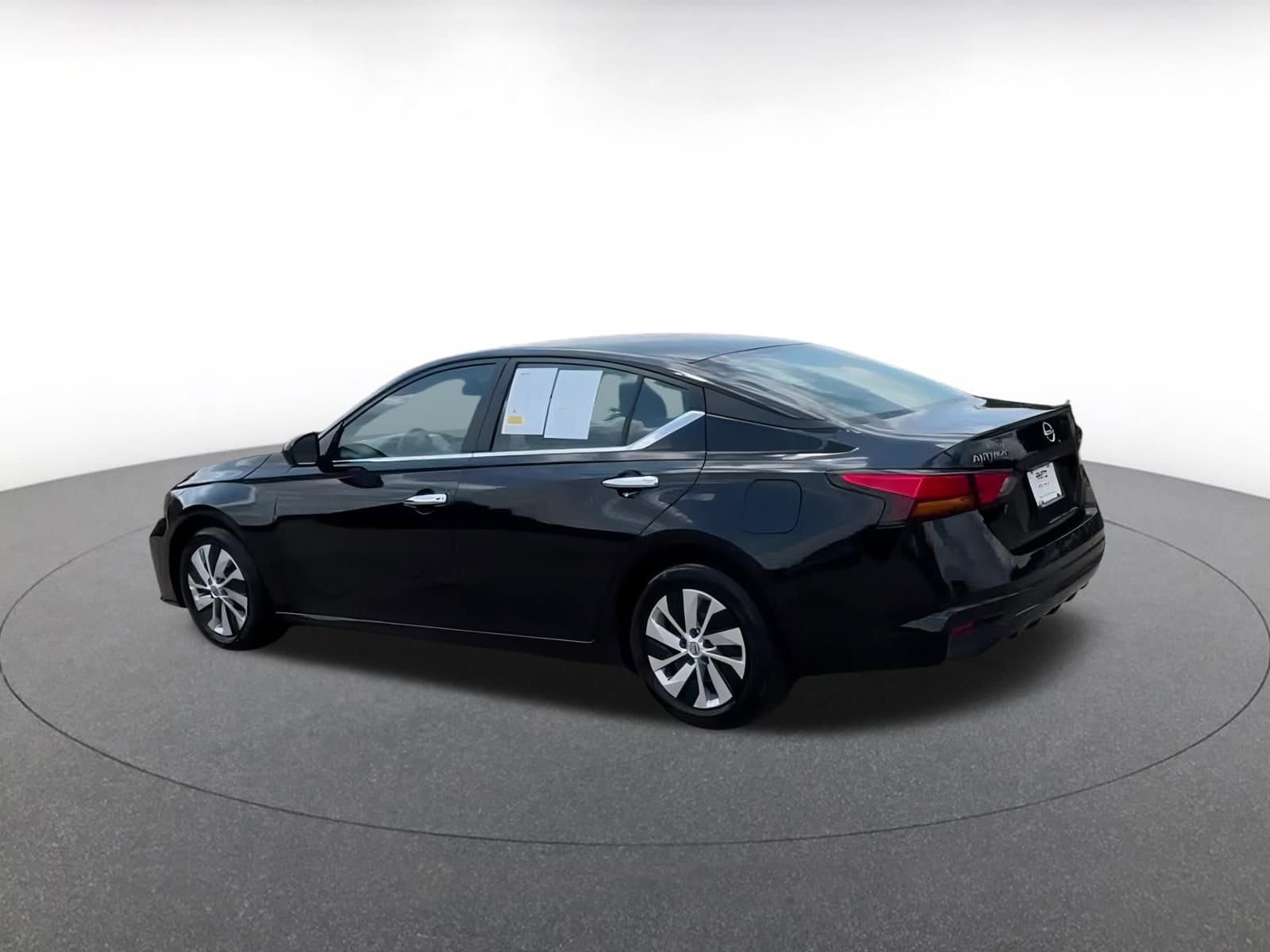 Thumbnail: 2023 Nissan Altima - 9