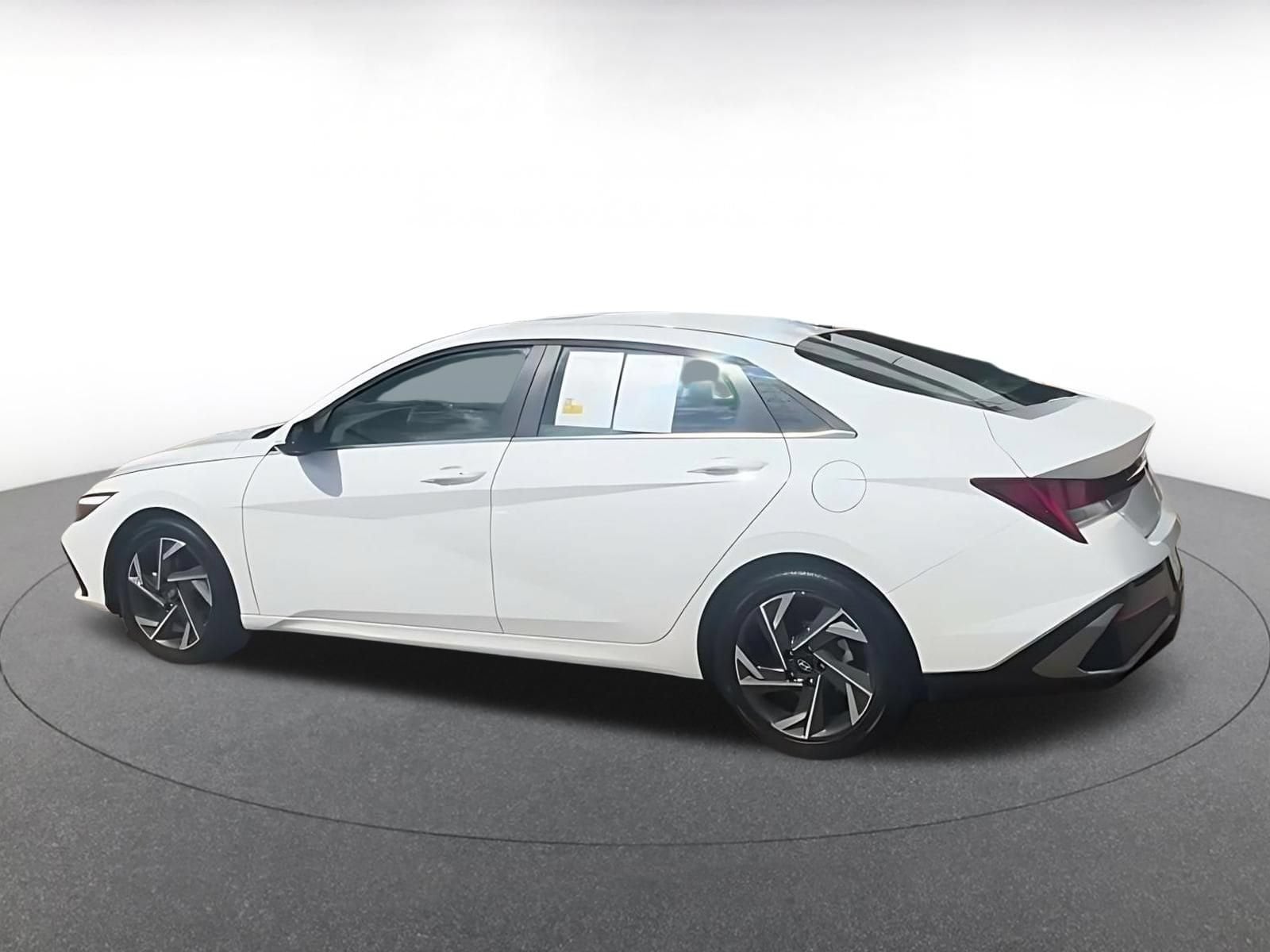 Thumbnail: 2025 Hyundai Elantra - 10