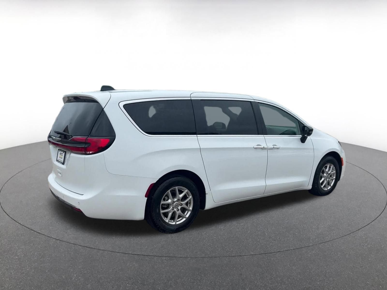 Thumbnail: 2024 Chrysler Pacifica - 12