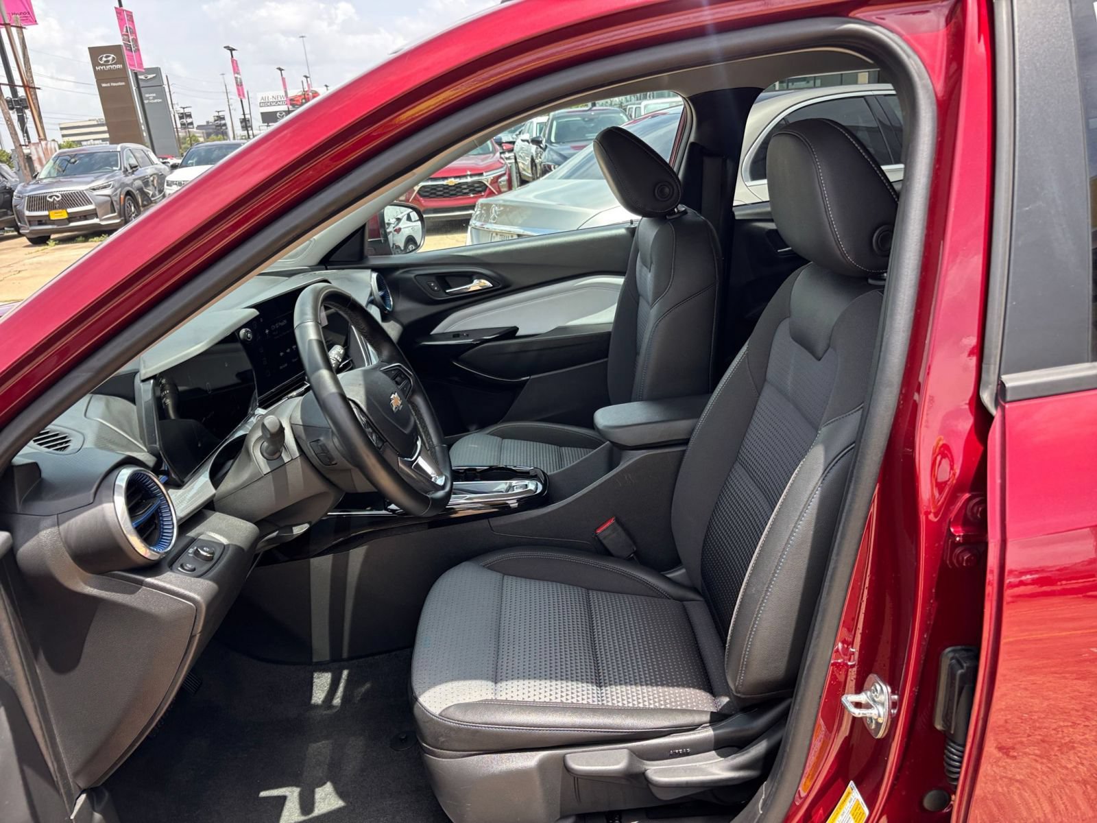 Thumbnail: 2025 Chevrolet Trax - 21
