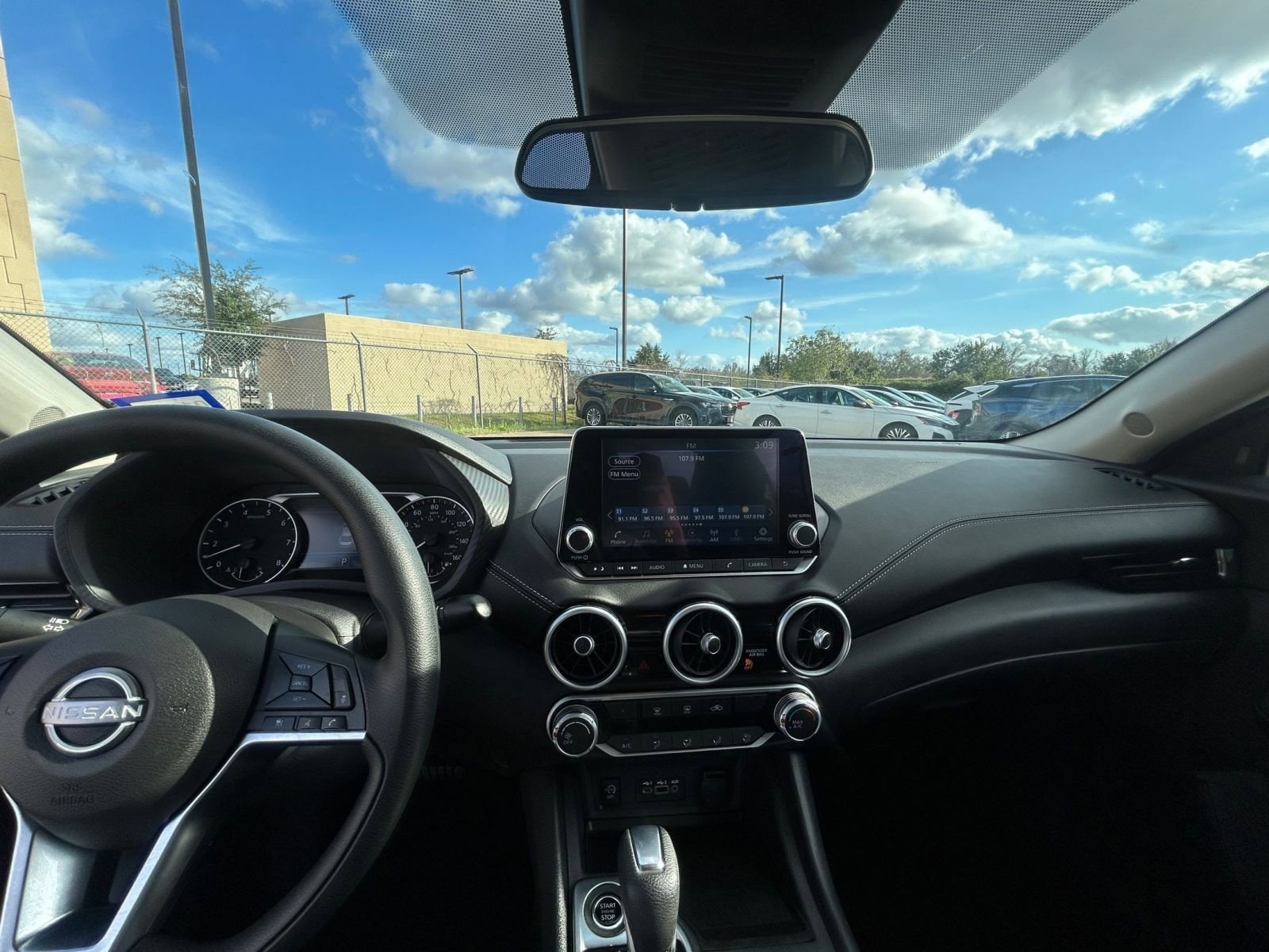 Thumbnail: 2025 Nissan Sentra - 31