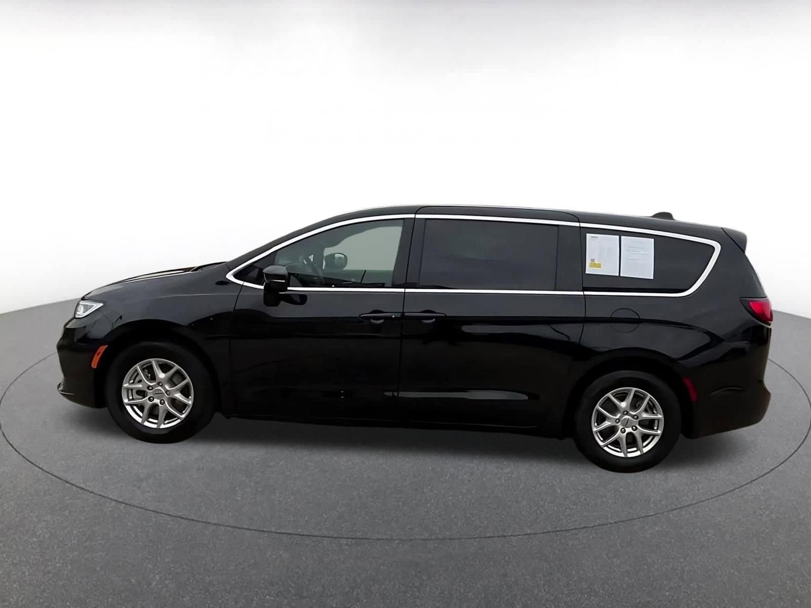 Thumbnail: 2025 Chrysler Pacifica - 9