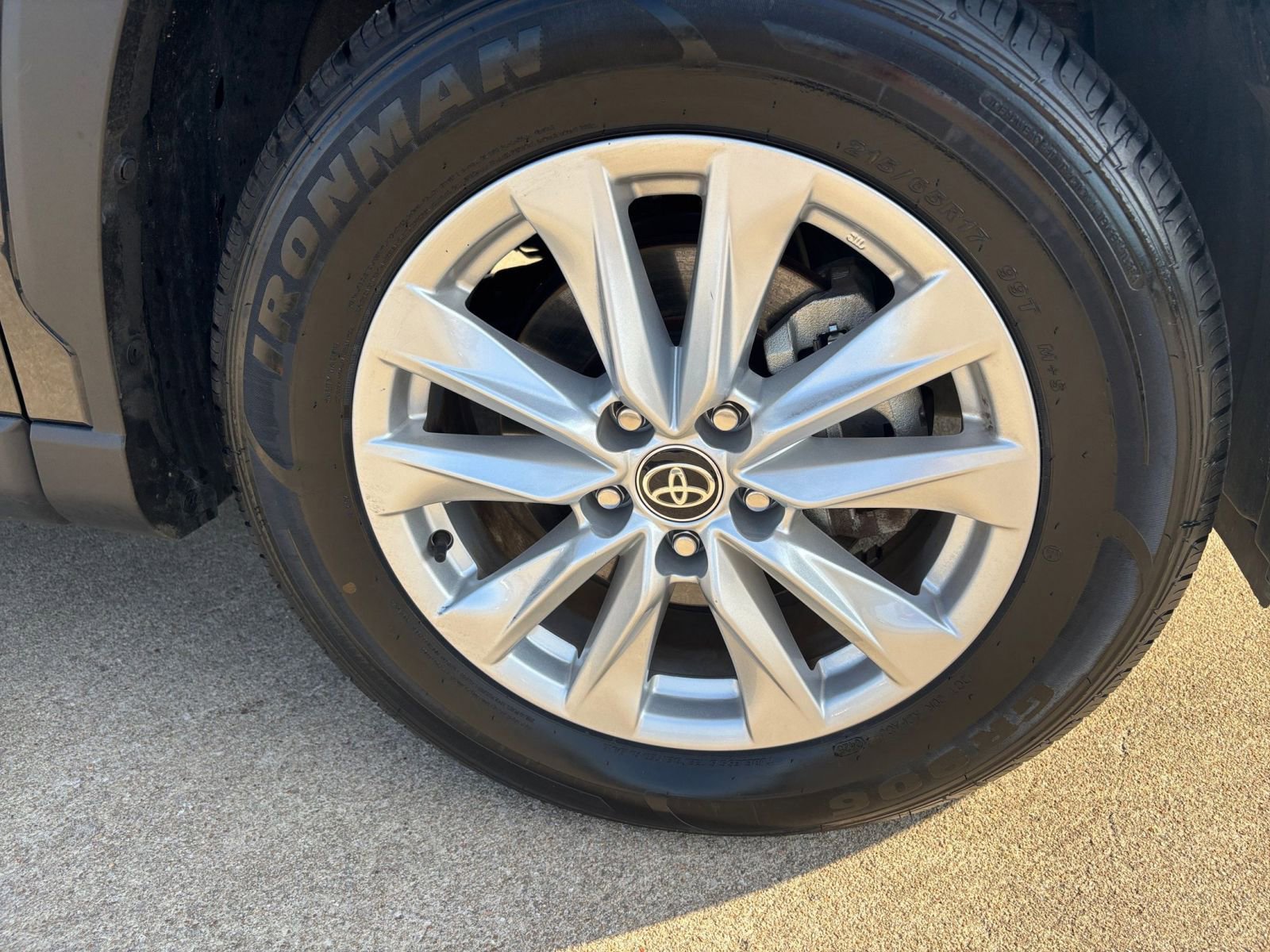 Thumbnail: 2025 Toyota Corolla Cross - 28