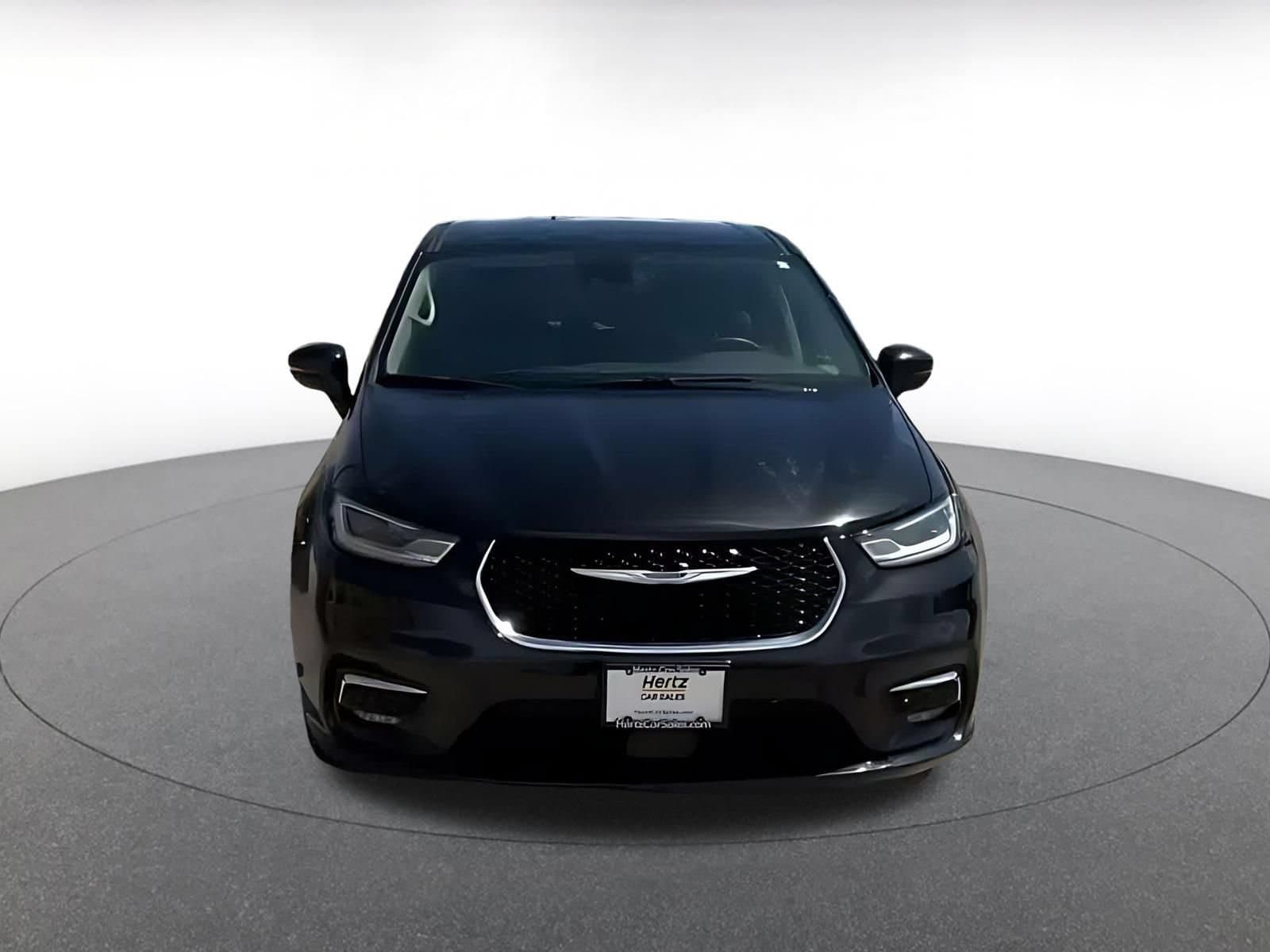 Thumbnail: 2023 Chrysler Pacifica - 4