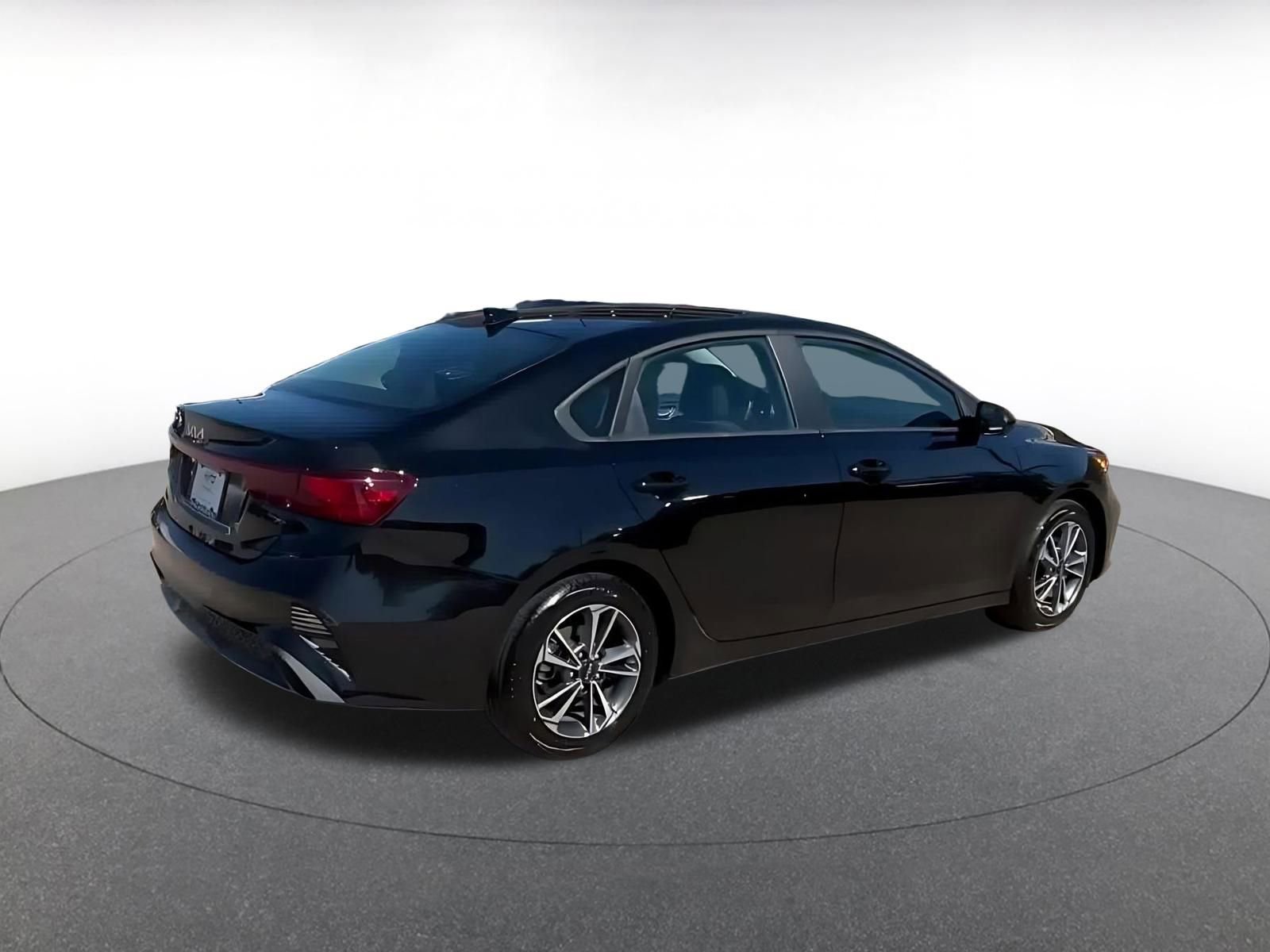 Thumbnail: 2024 Kia Forte - 14