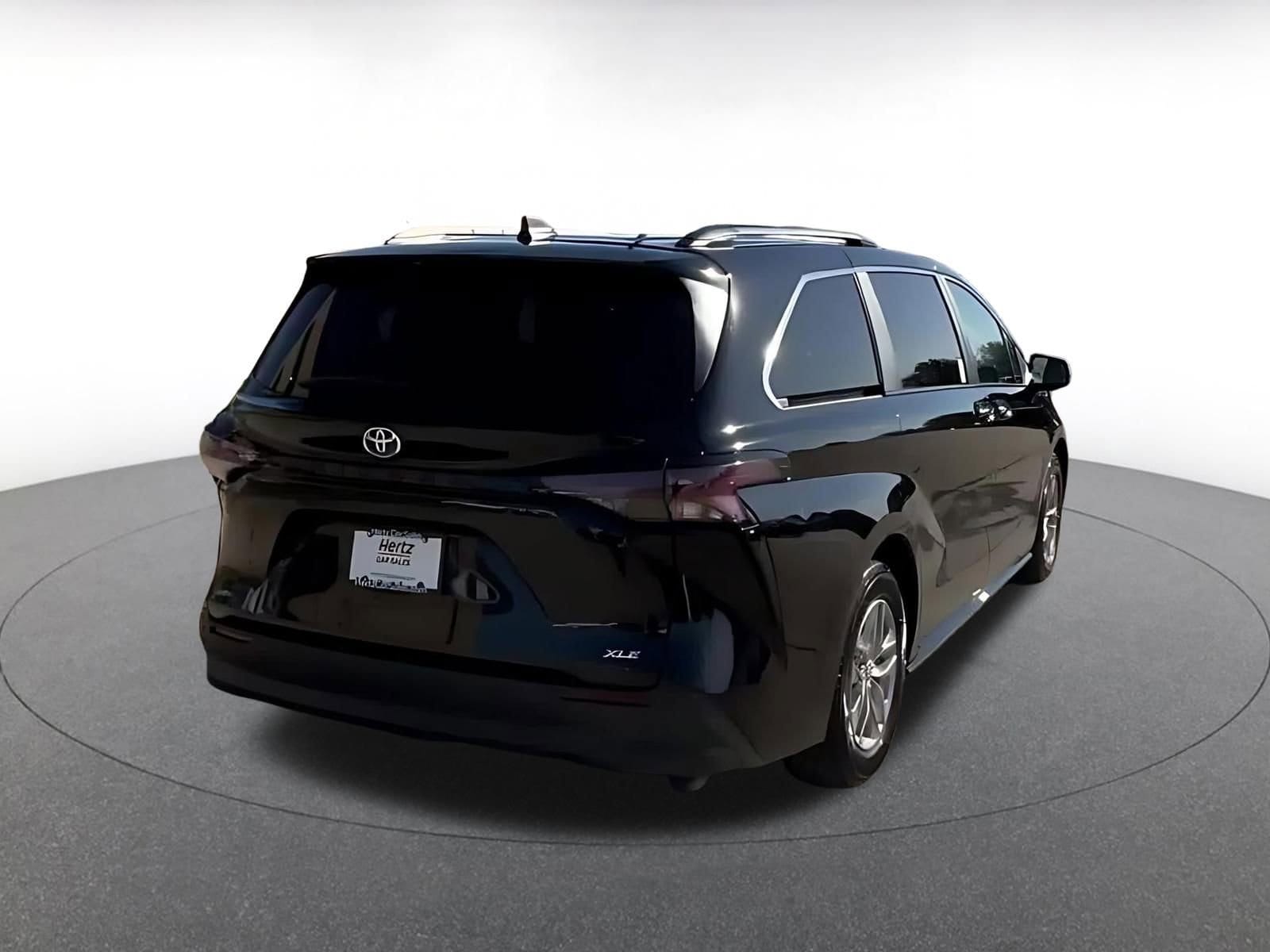 Thumbnail: 2025 Toyota Sienna - 12