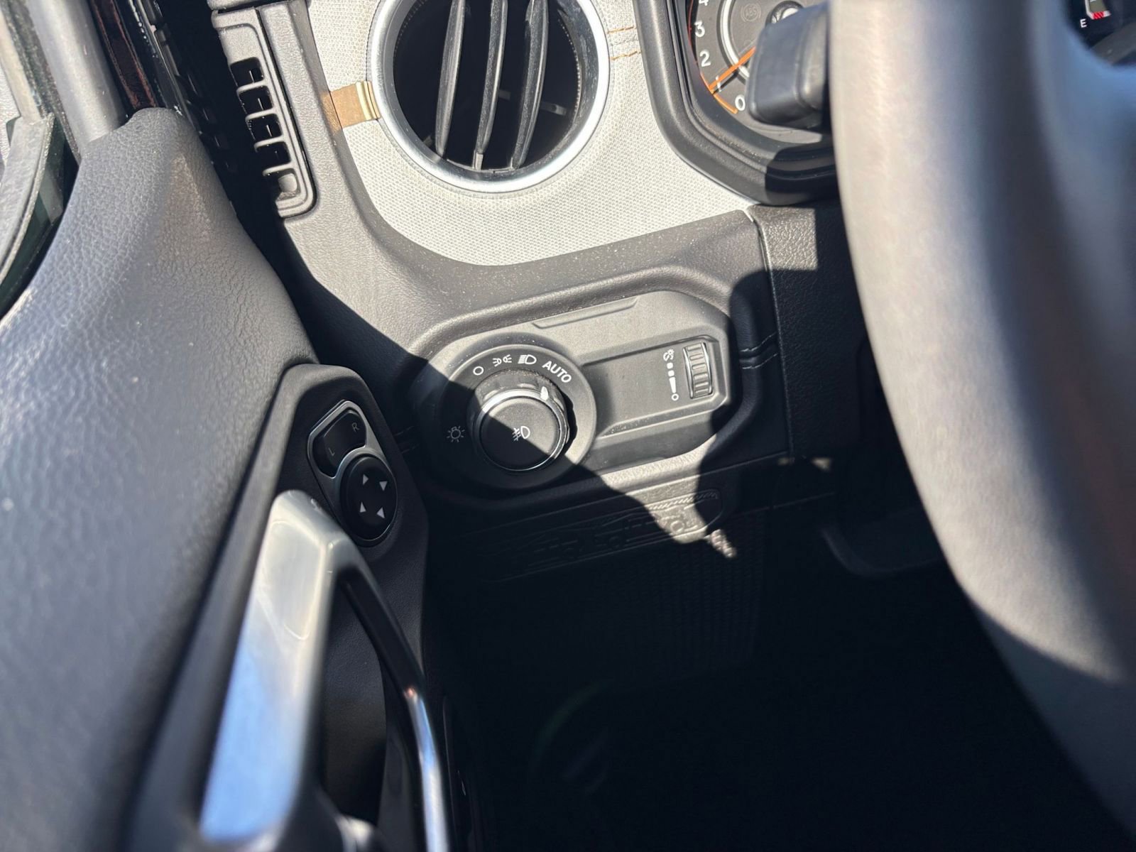 Thumbnail: 2025 Jeep Wrangler - 33