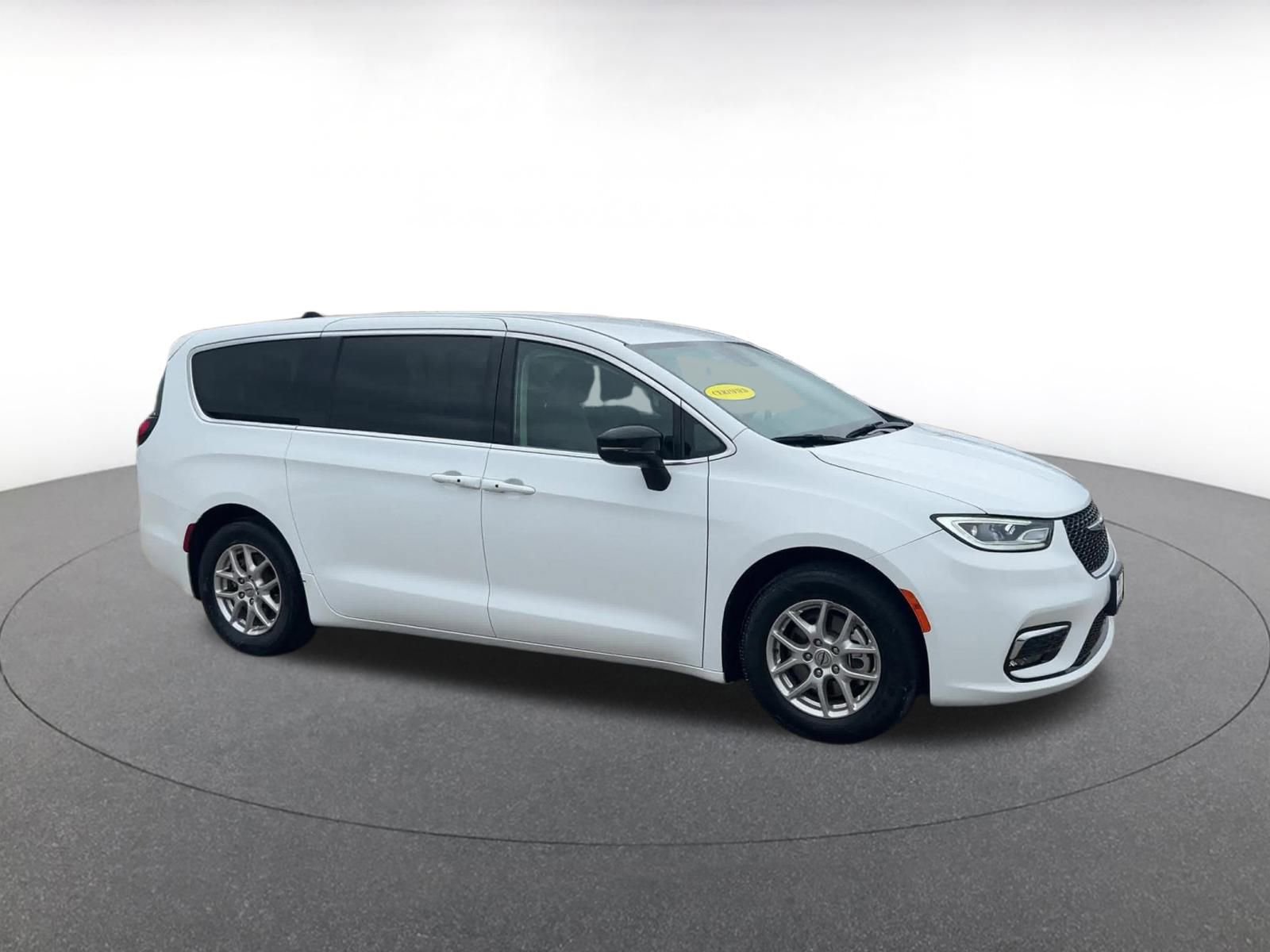 Thumbnail: 2024 Chrysler Pacifica - 2