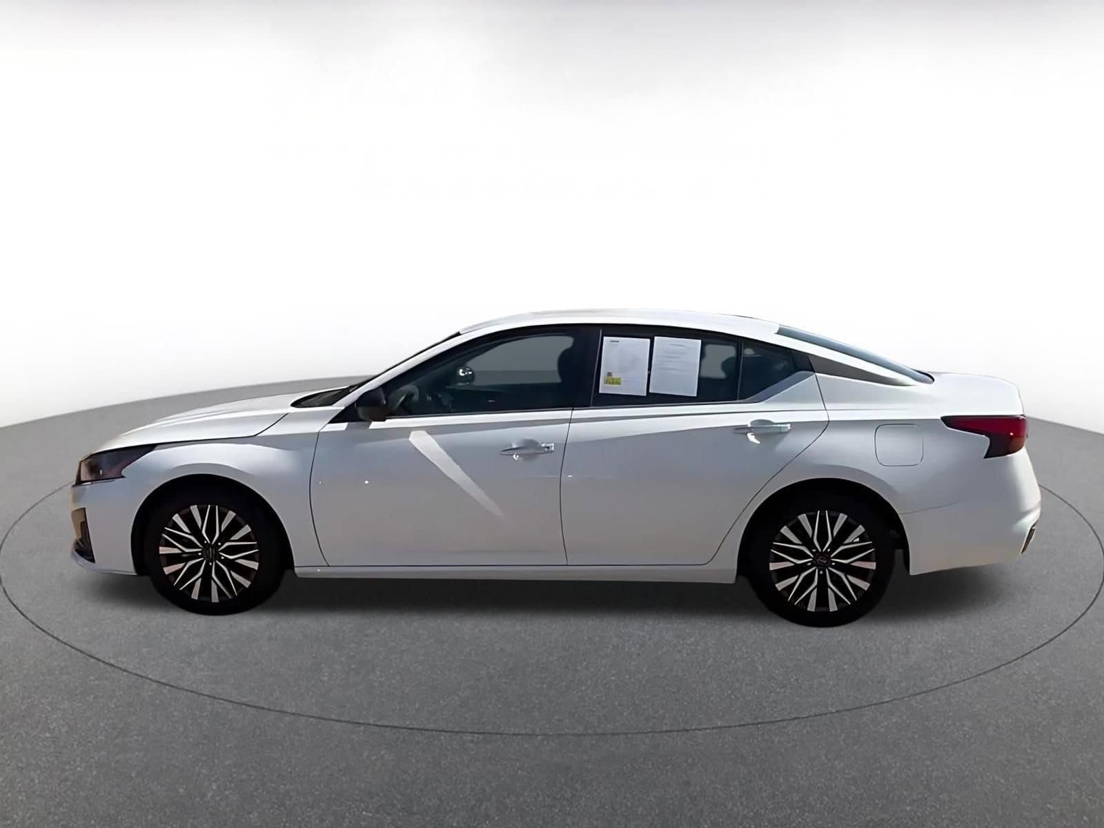 Thumbnail: 2025 Nissan Altima - 9
