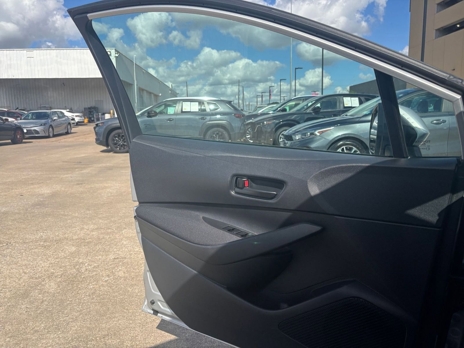 Thumbnail: 2025 Toyota Corolla - 20