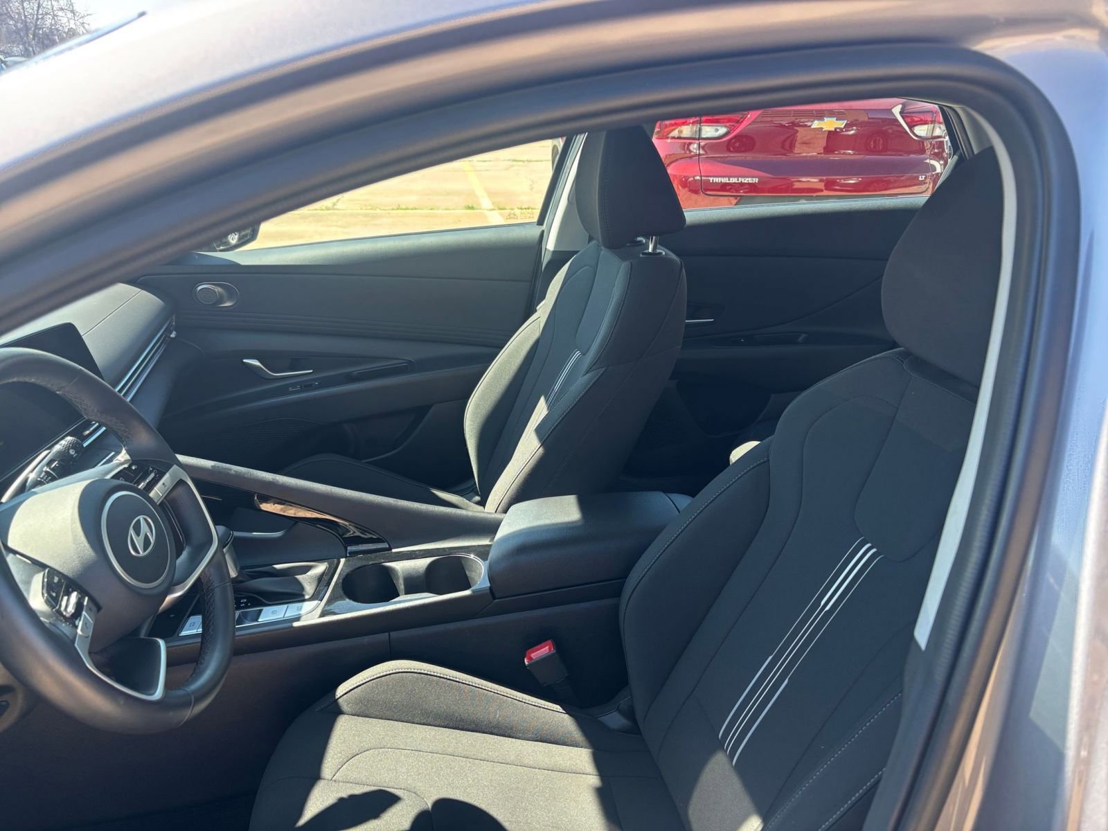 Thumbnail: 2025 Hyundai Elantra - 25