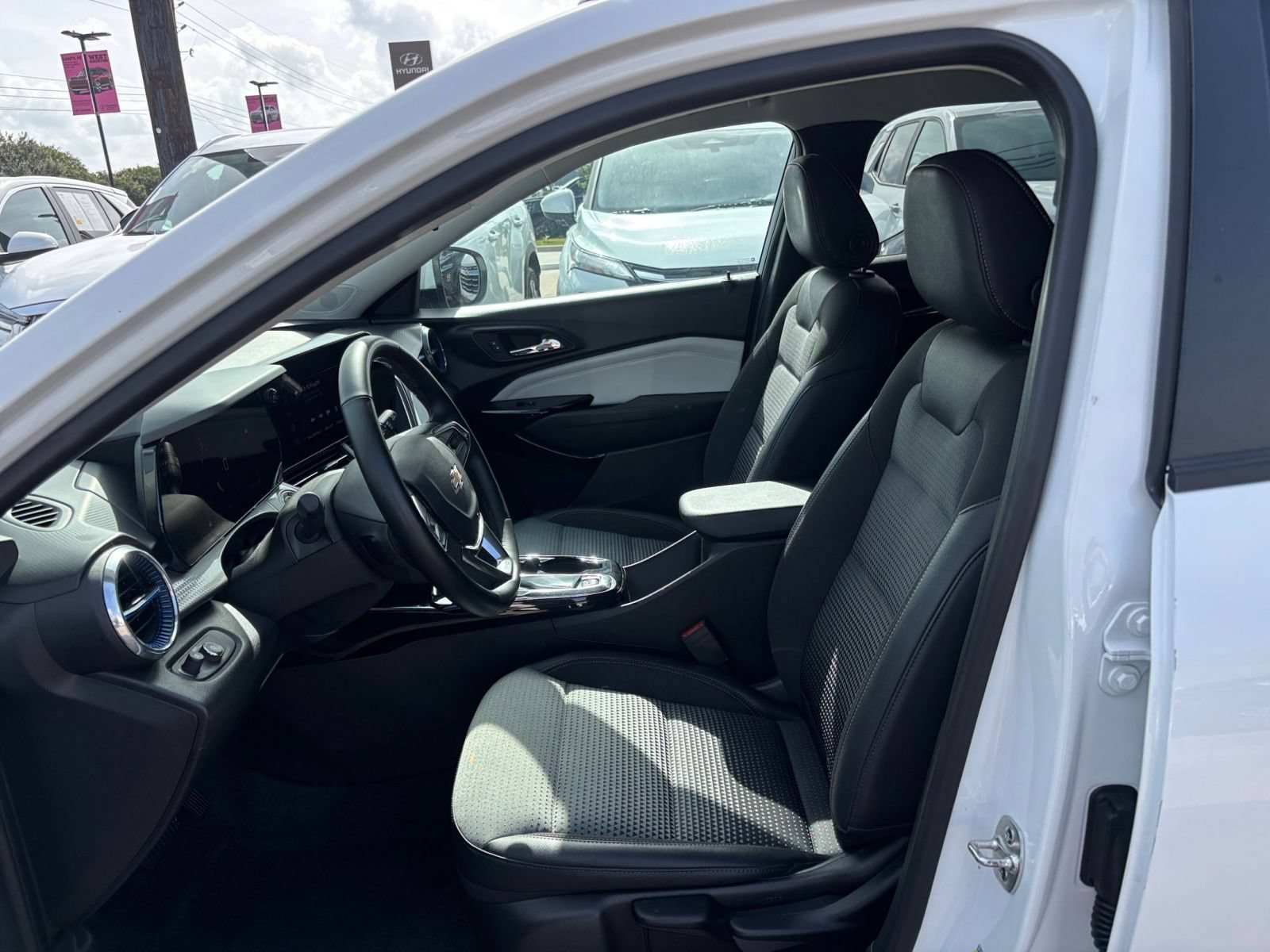 Thumbnail: 2025 Chevrolet Trax - 25