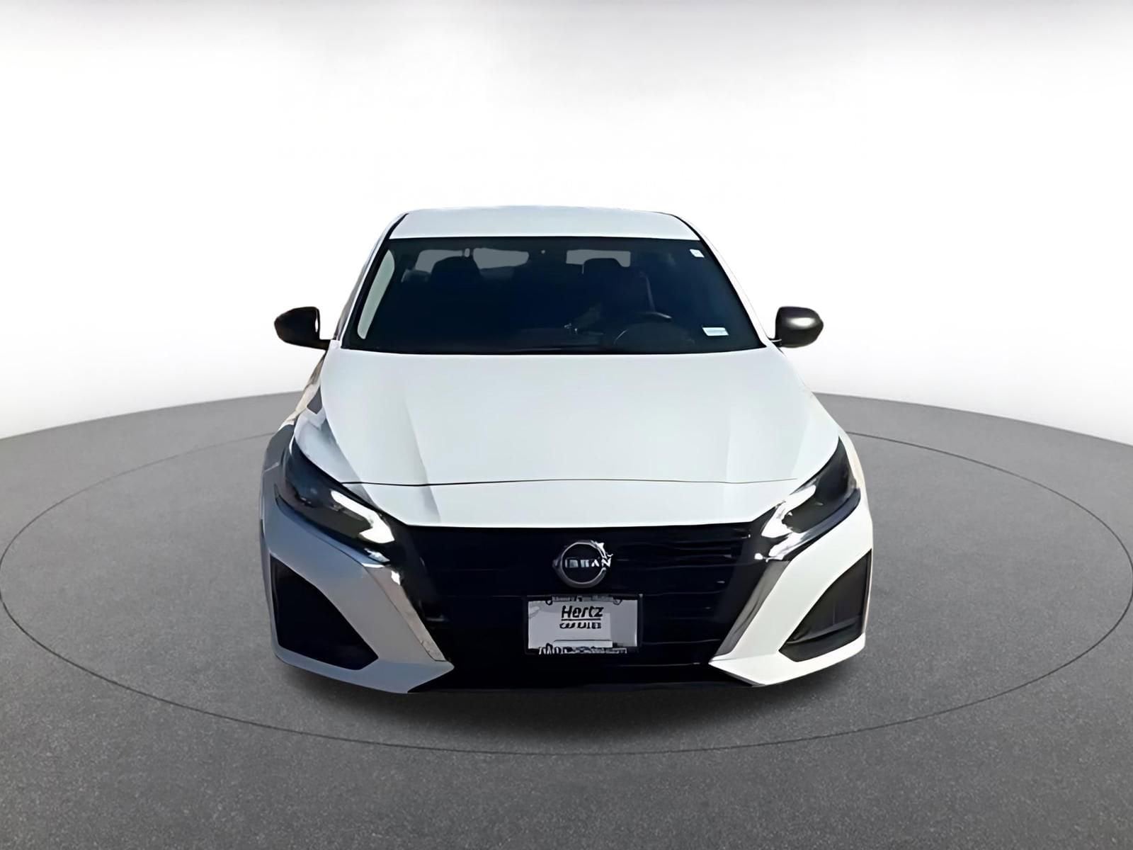 Thumbnail: 2025 Nissan Altima - 4