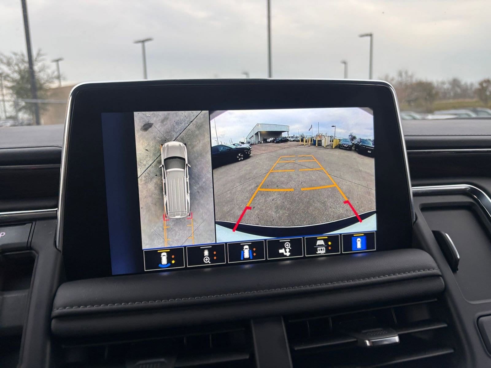 Thumbnail: 2024 Chevrolet Tahoe - 25