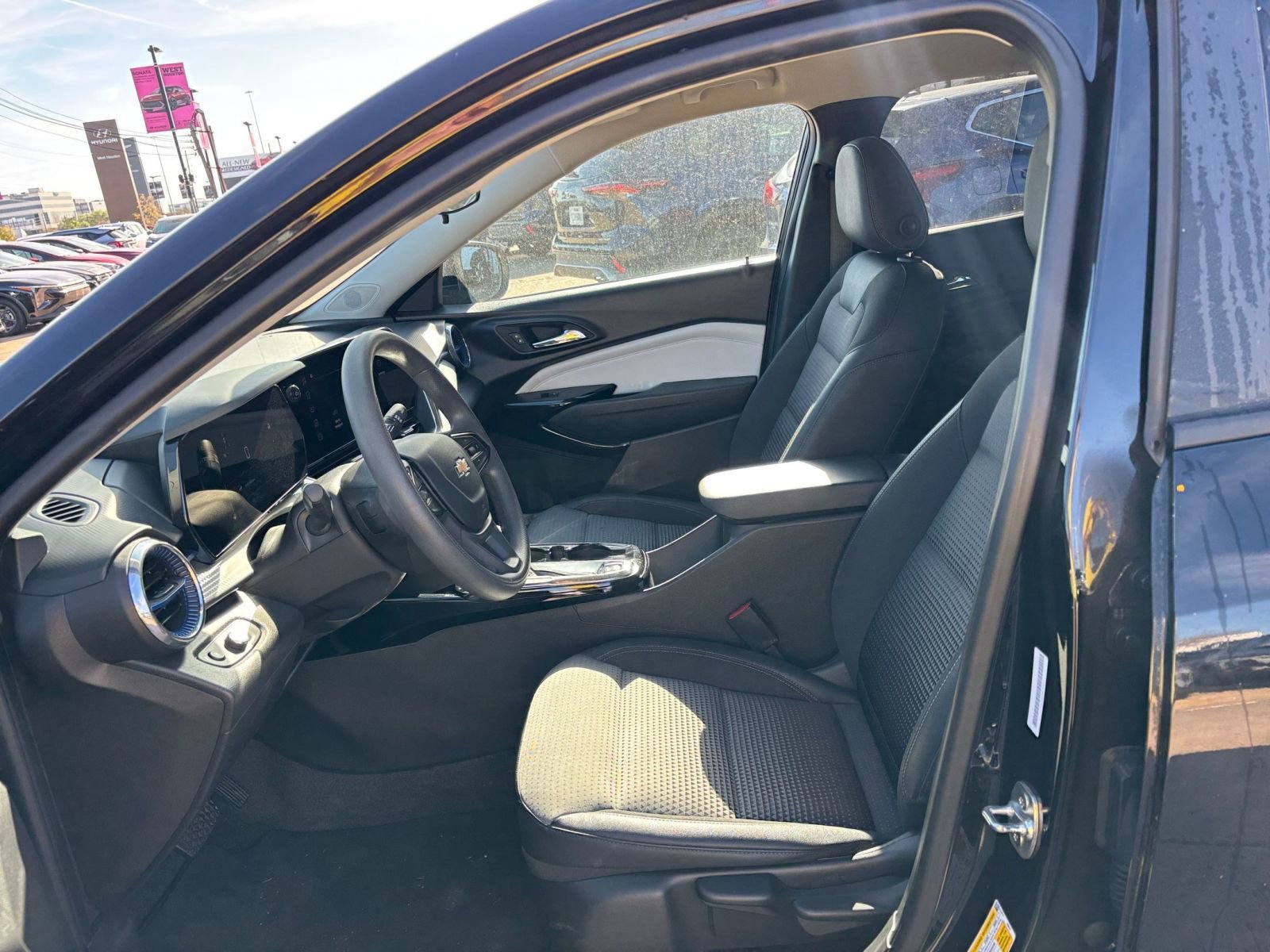 Thumbnail: 2025 Chevrolet Trax - 25