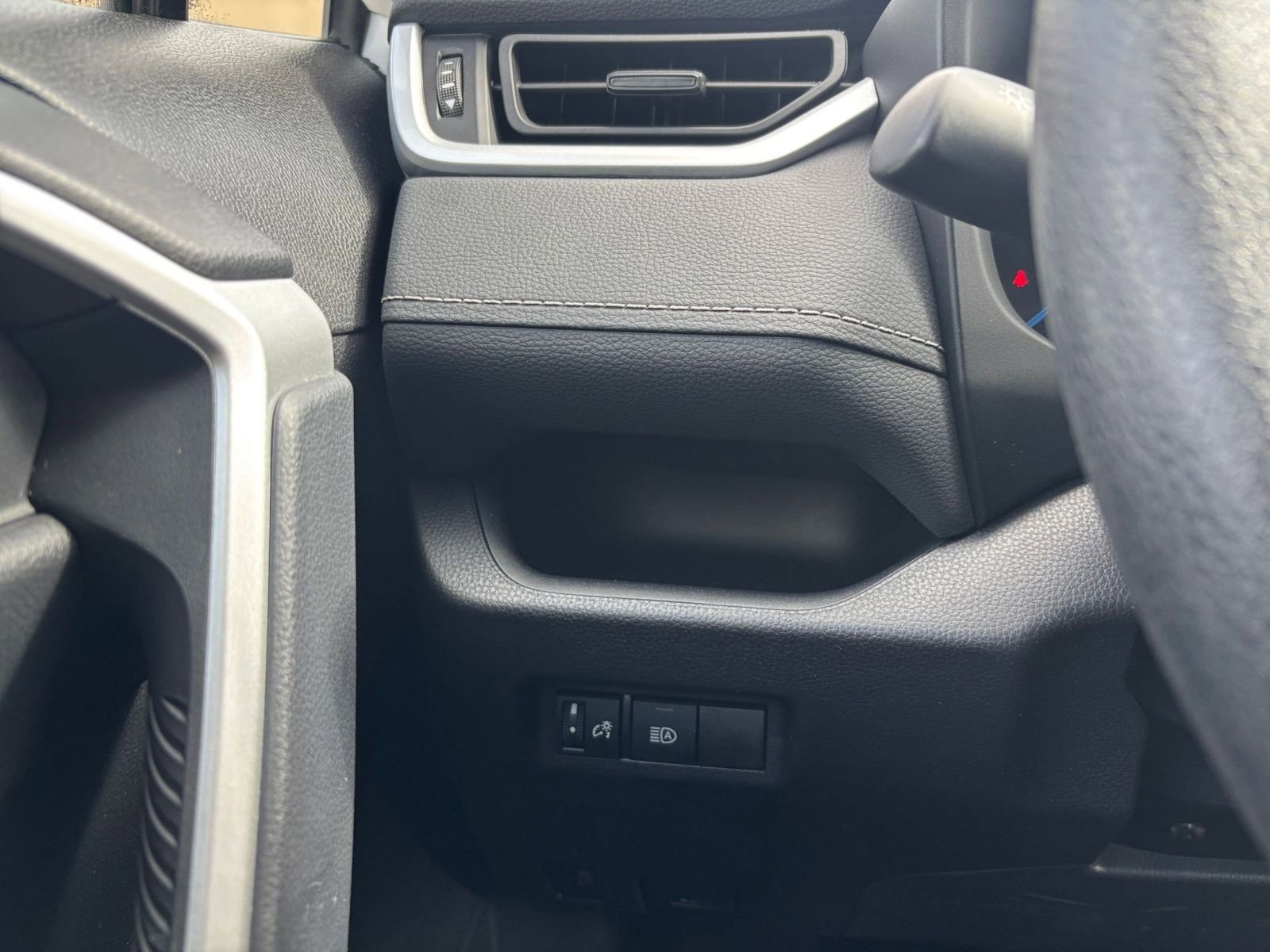 Thumbnail: 2025 Toyota RAV4 - 32