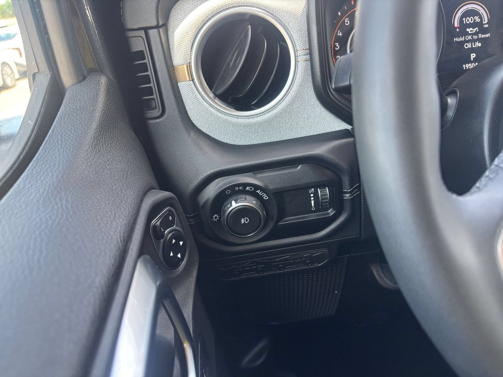 Thumbnail: 2025 Jeep Wrangler - 34