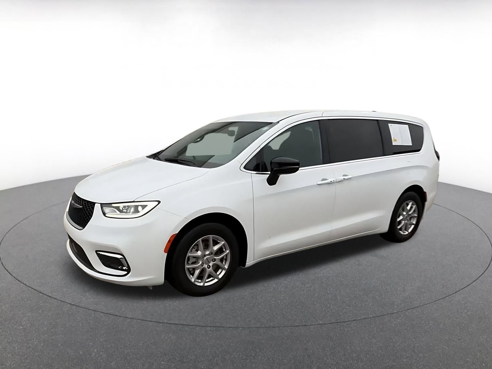 Thumbnail: 2025 Chrysler Pacifica - 8