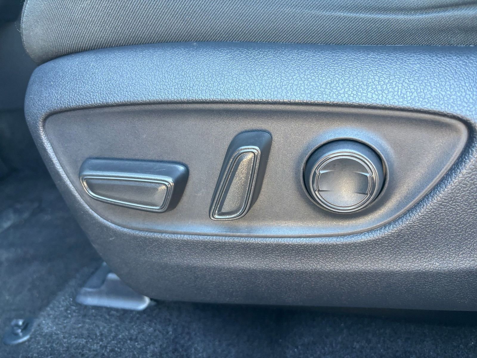 Thumbnail: 2025 Toyota RAV4 - 24