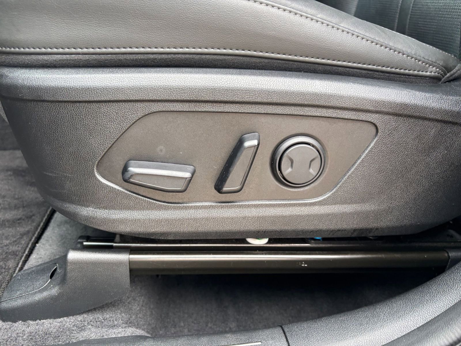 2024 Kia Sorento S 19