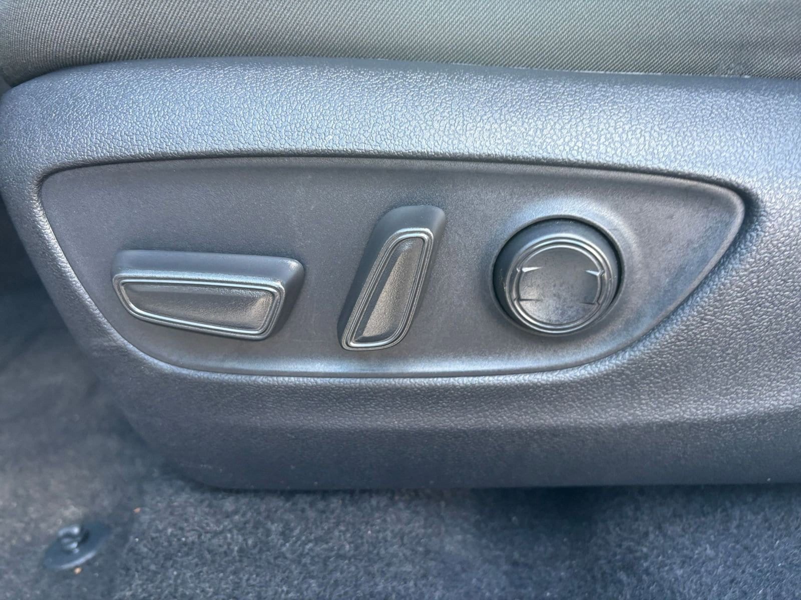 Thumbnail: 2025 Toyota RAV4 - 24