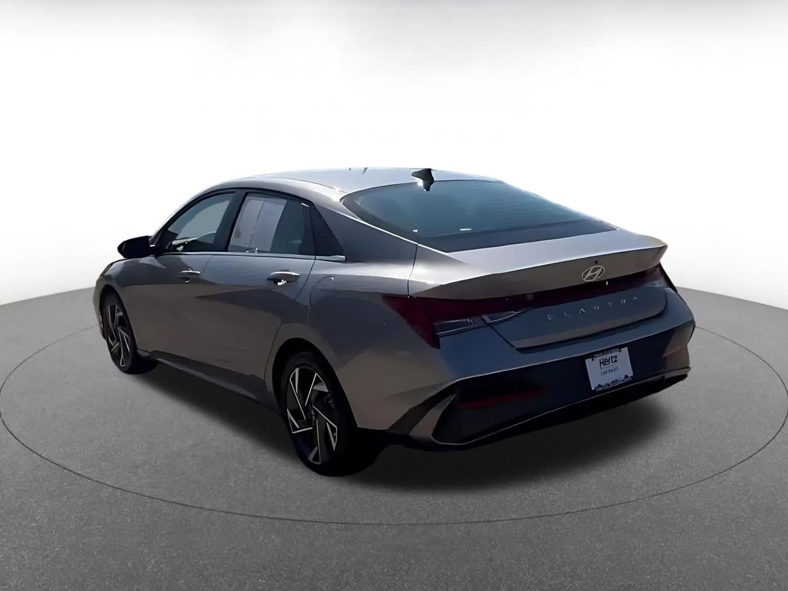 Thumbnail: 2025 Hyundai Elantra - 11