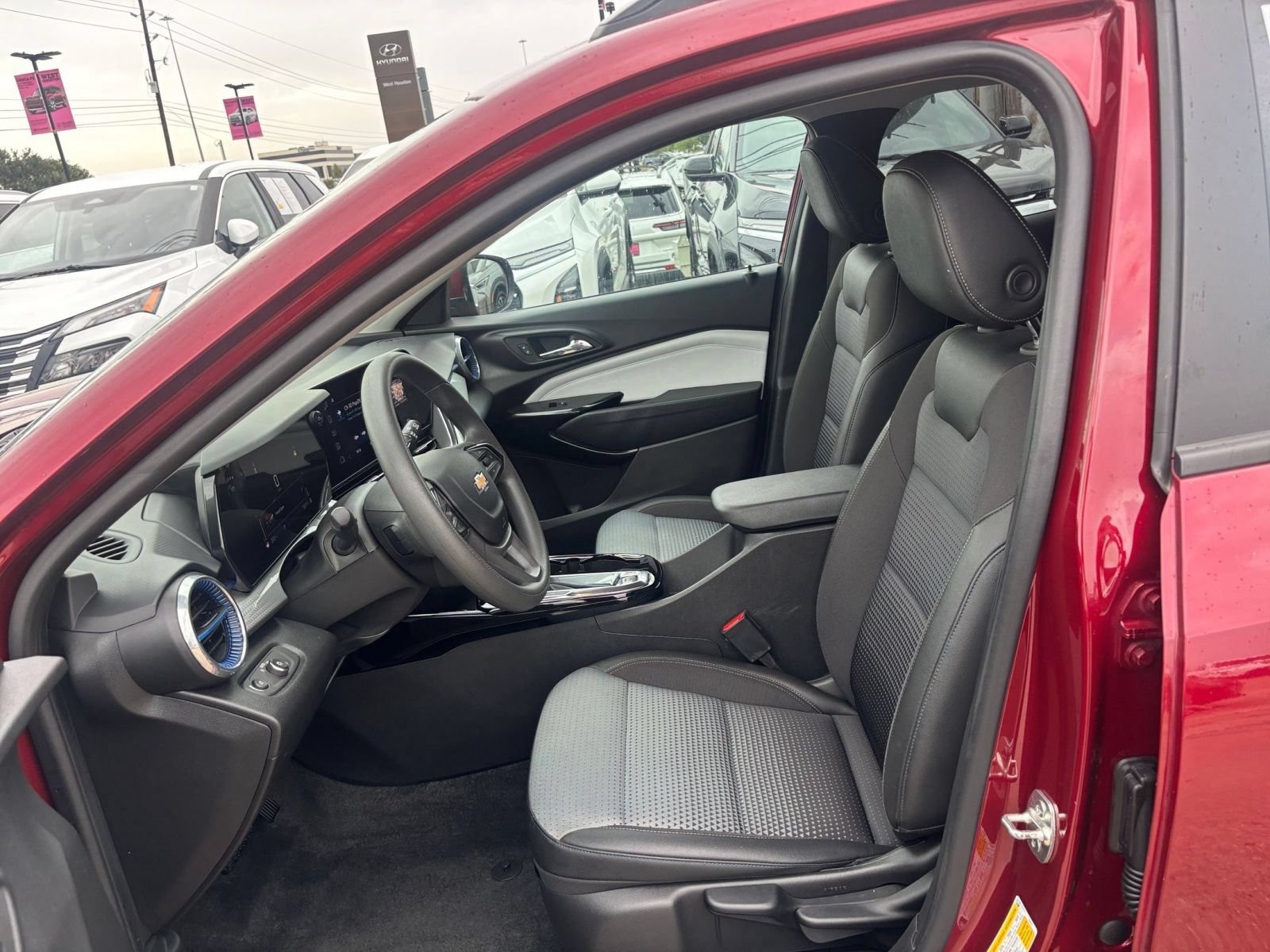Thumbnail: 2025 Chevrolet Trax - 21