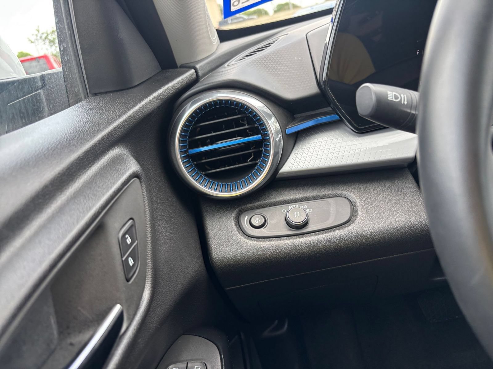 Thumbnail: 2025 Chevrolet Trax - 32