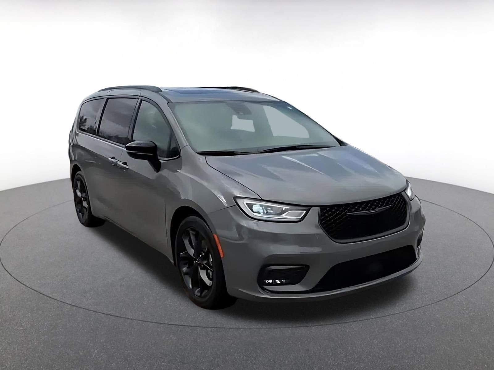 Thumbnail: 2025 Chrysler Pacifica - 3