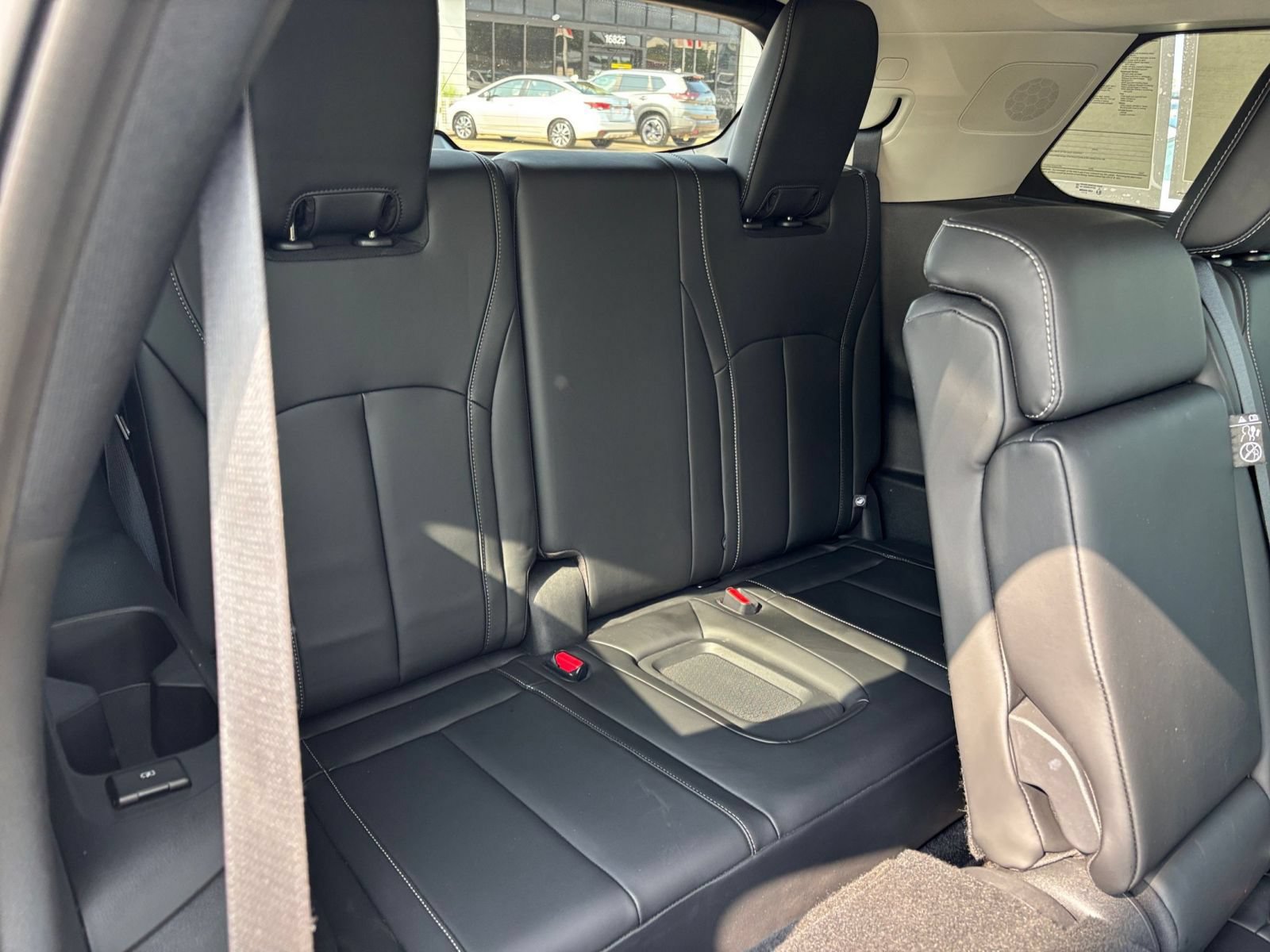 Thumbnail: 2026 INFINITI QX60 - 33