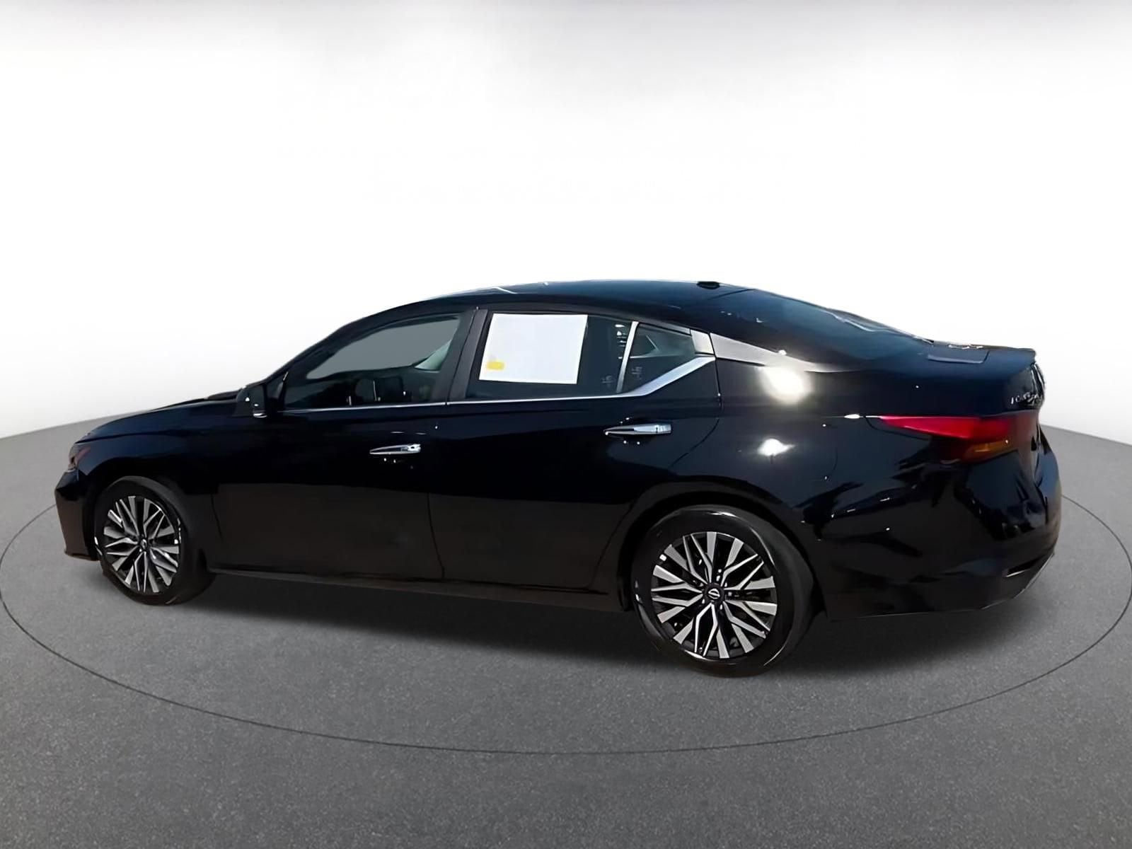 Thumbnail: 2025 Nissan Altima - 10