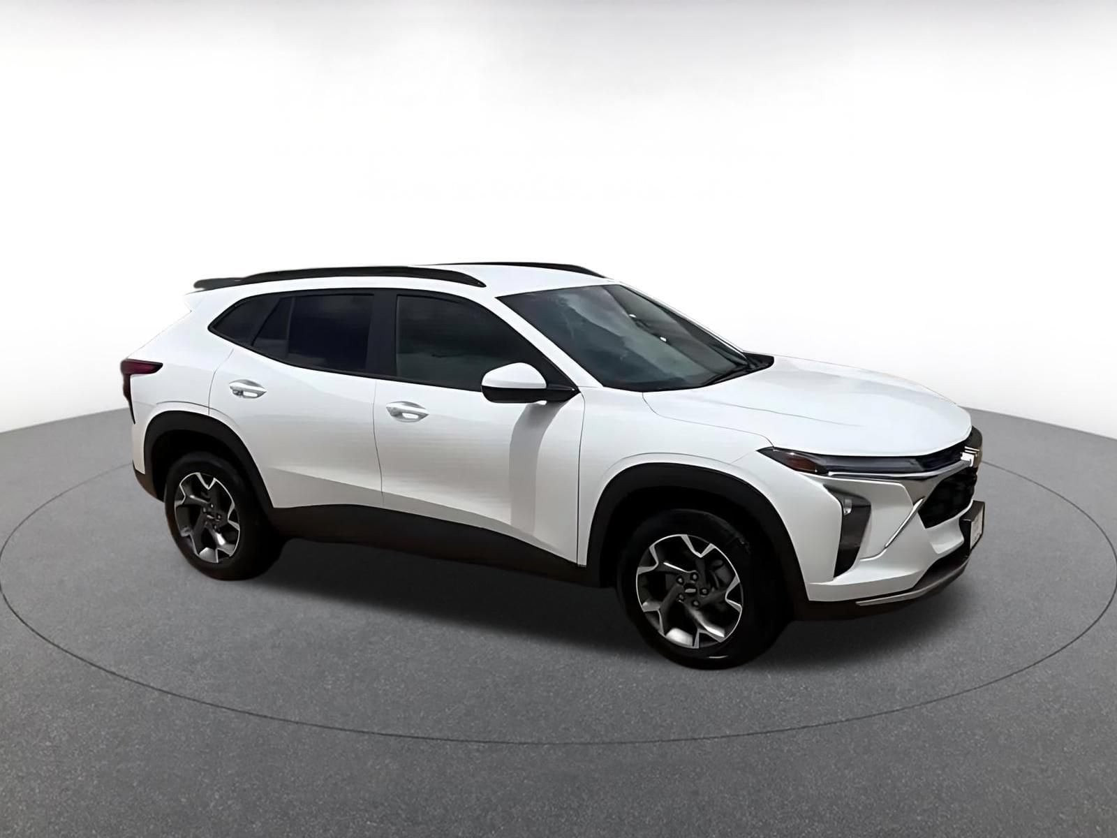 Thumbnail: 2025 Chevrolet Trax - 2