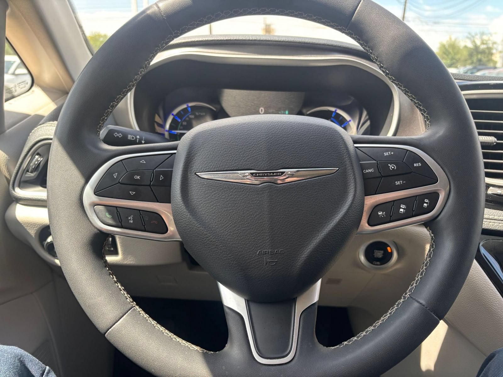 Thumbnail: 2023 Chrysler Pacifica - 30