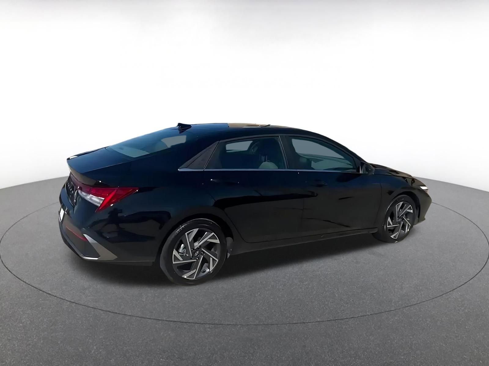 Thumbnail: 2025 Hyundai Elantra - 15