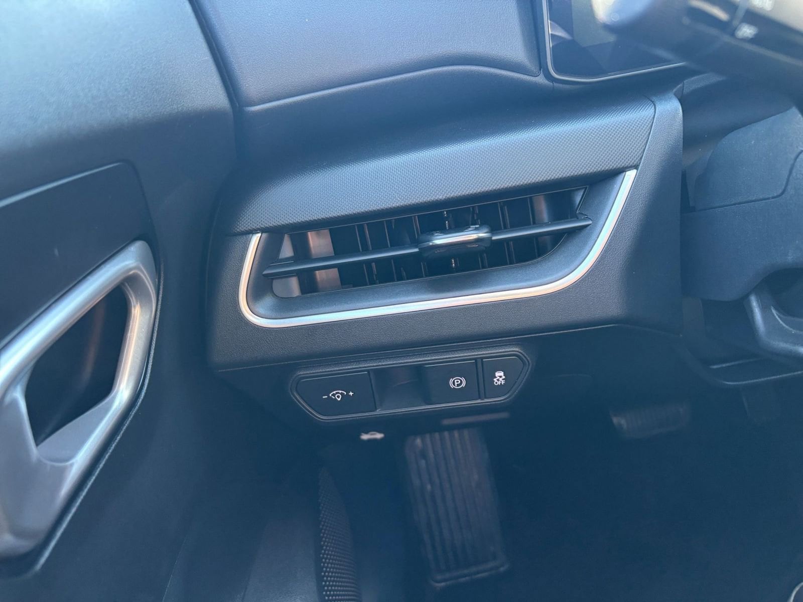 Thumbnail: 2025 Kia K4 - 33