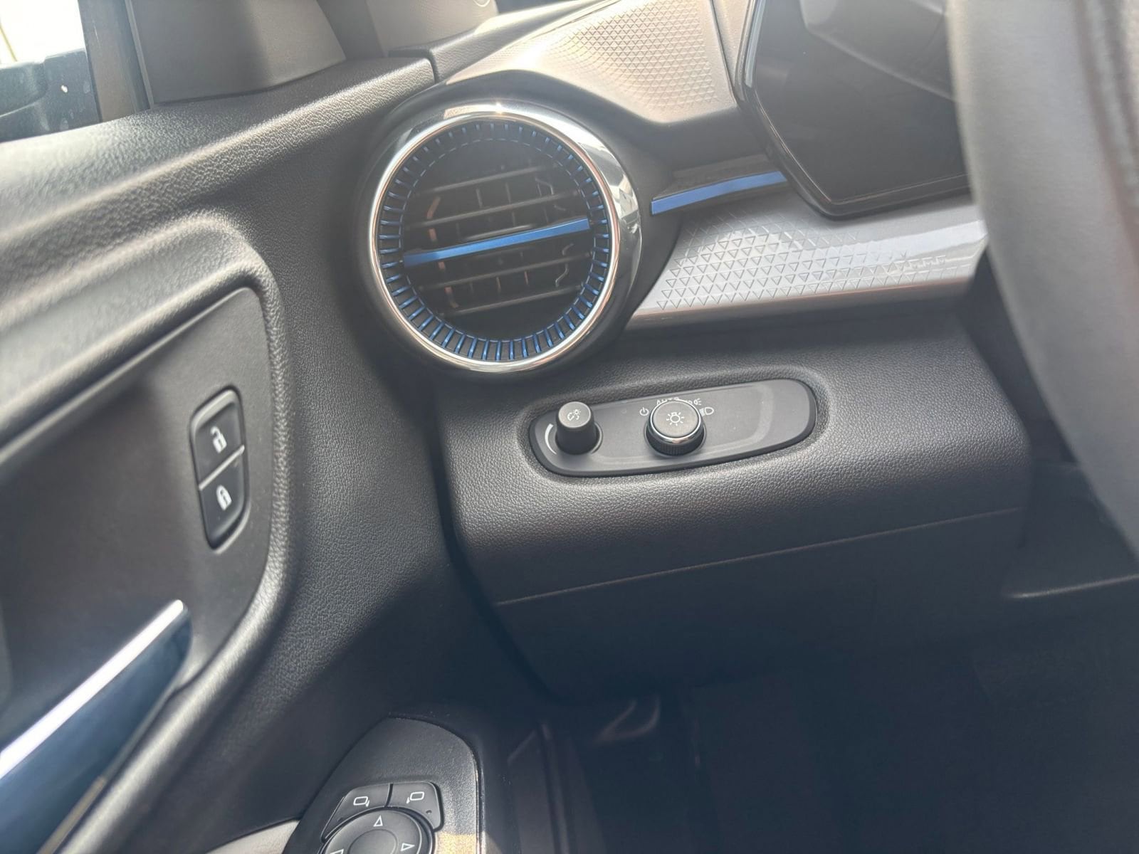 Thumbnail: 2025 Chevrolet Trax - 33