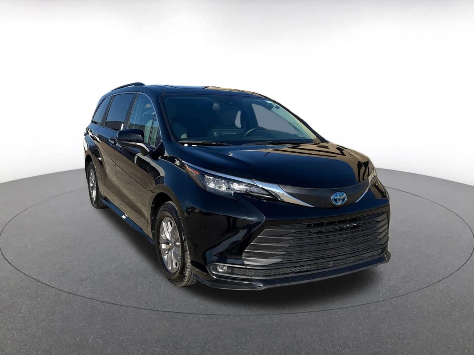 Thumbnail: 2025 Toyota Sienna - 1
