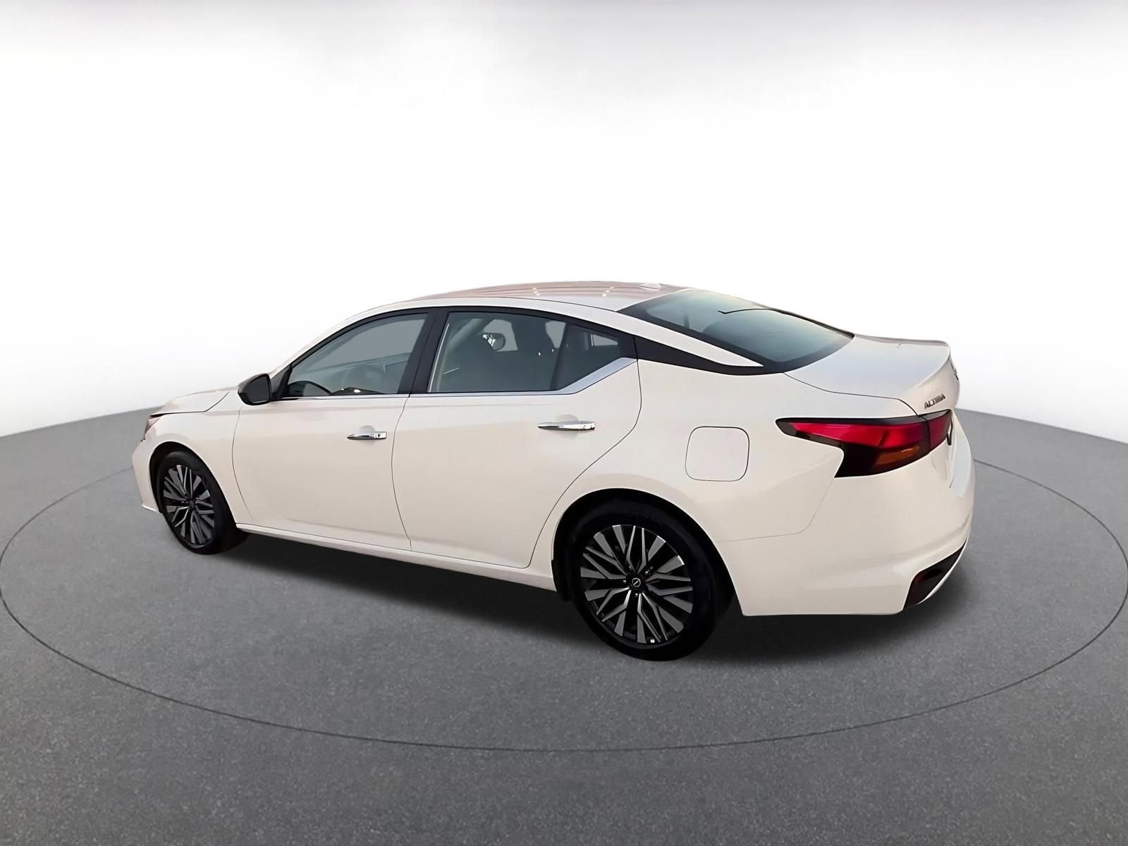 Thumbnail: 2025 Nissan Altima - 10