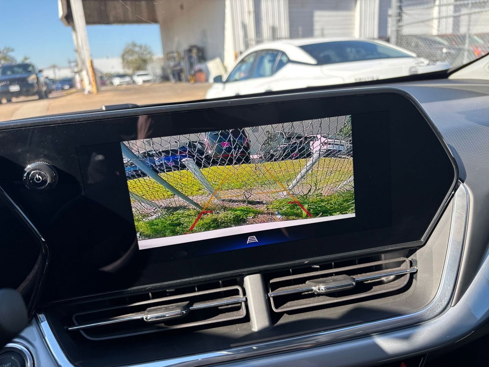 Thumbnail: 2025 Chevrolet Trax - 17