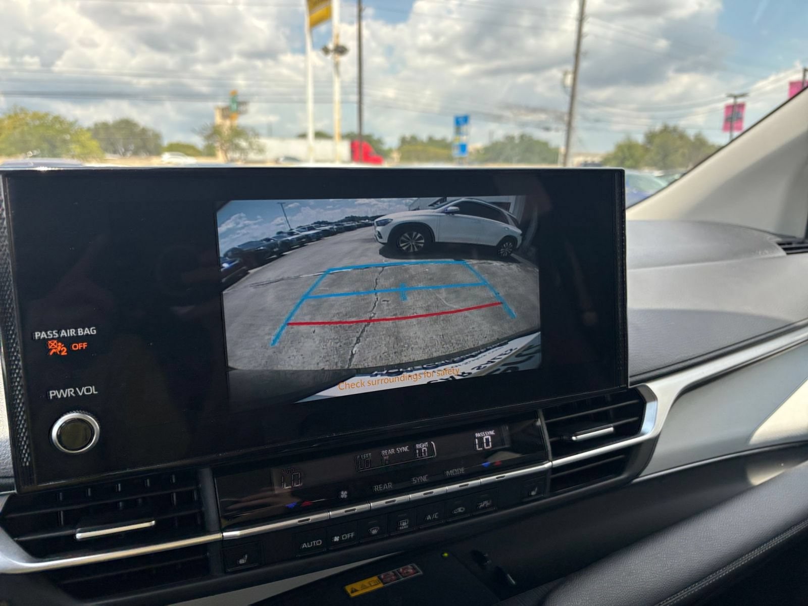 Thumbnail: 2025 Toyota Sienna - 25